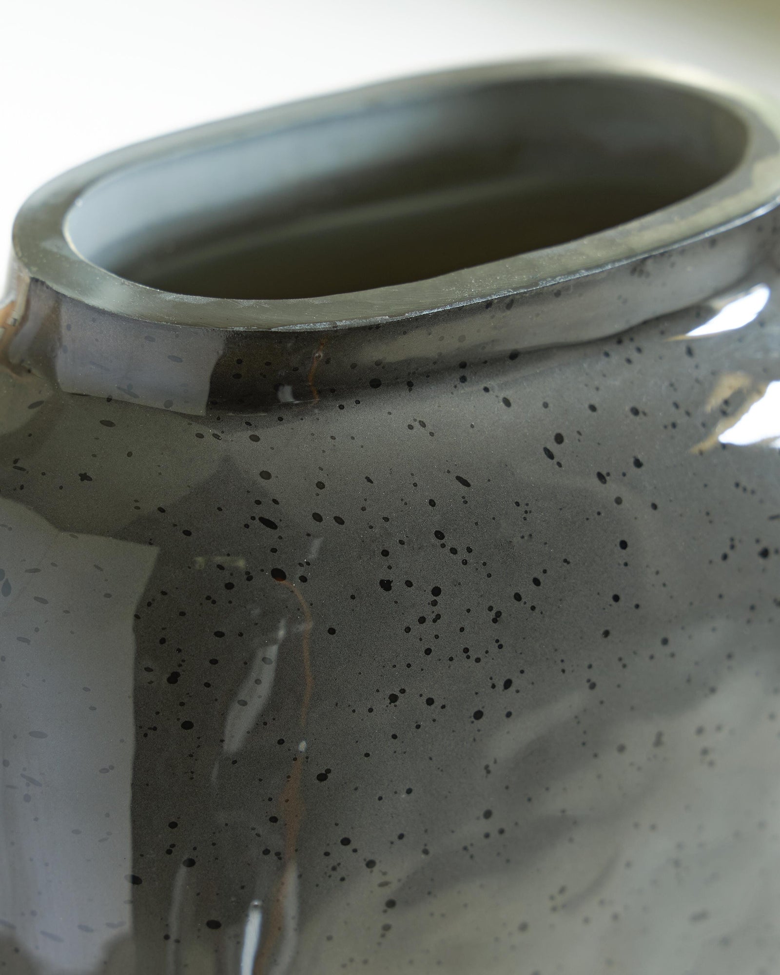 Kierlain Vase (A2000809-SI) - Image 3