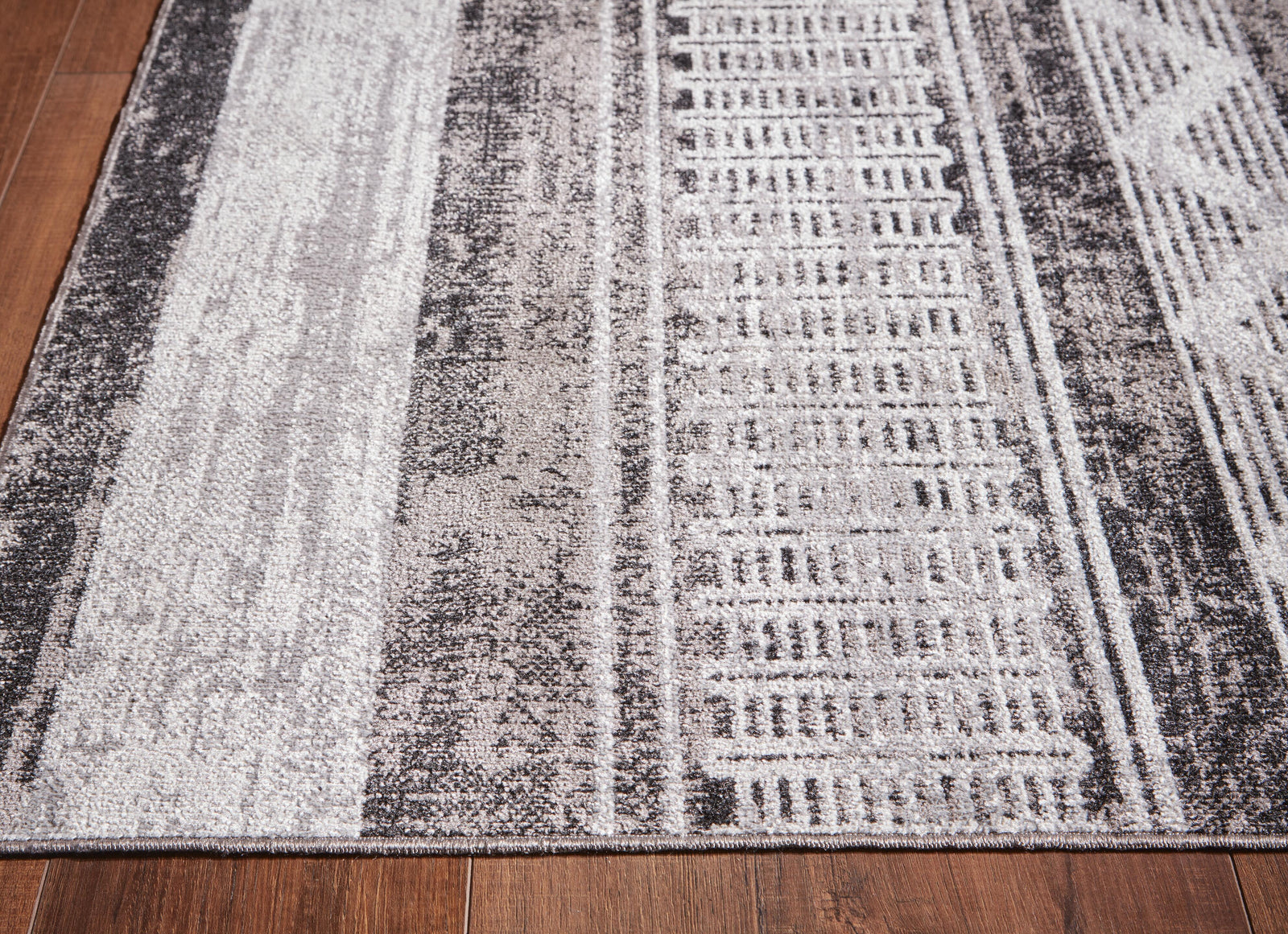 Henchester 5 x 7 Washable Rug (R40599-SI) - Image 3
