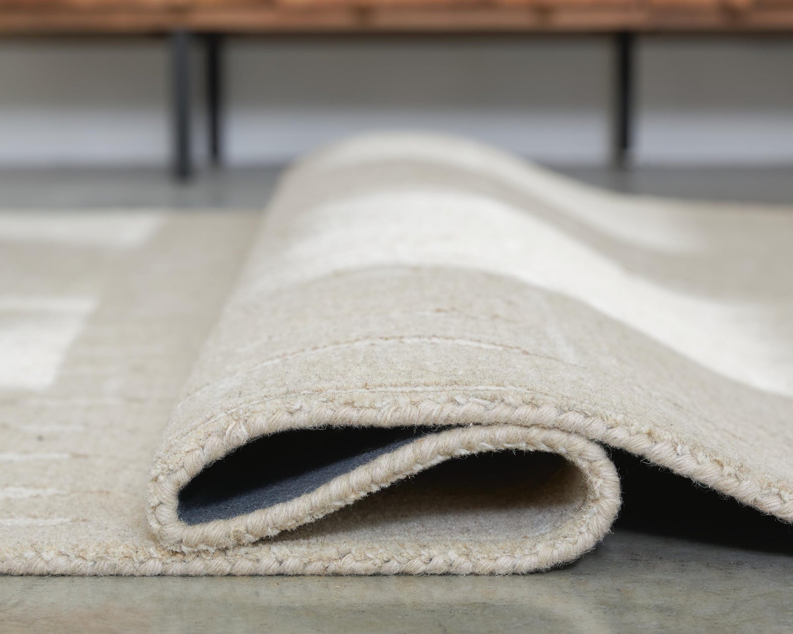 Wolbert 5 x 7 Area Rug (R40766-SI) - Image 4