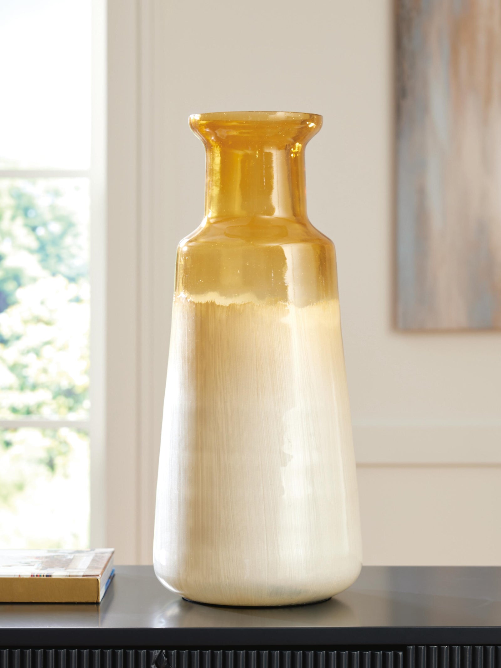 Wynburg Vase (A2000723-SI) - Image 2