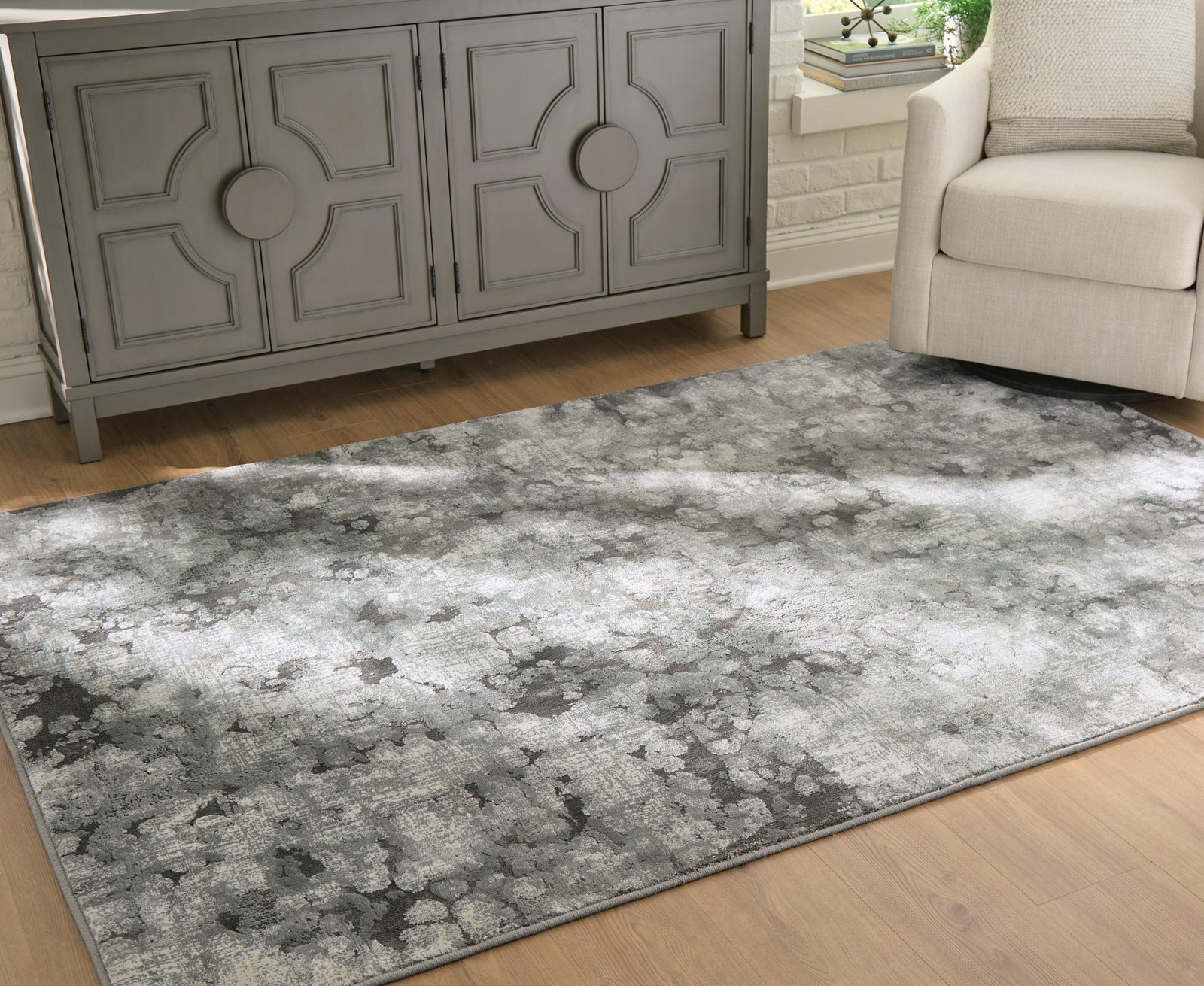 Gilberton Large Rug (R40871-SI) - Image 2