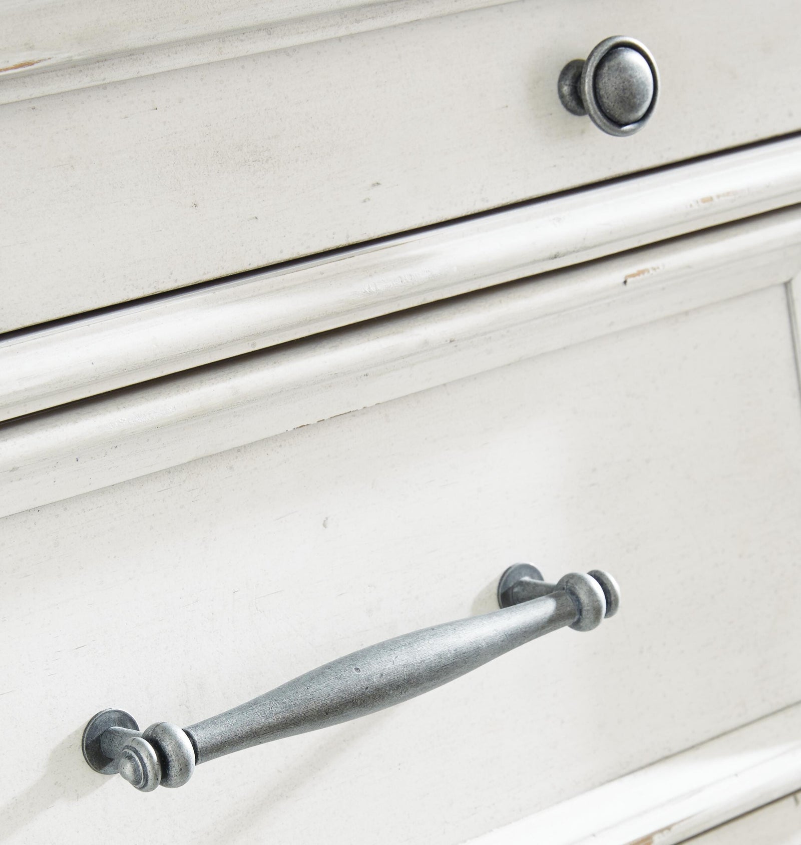Kanwyn Panel Bed, Dresser, Mirror and Nightstand - Whitewash (B777-SI) - Image 14