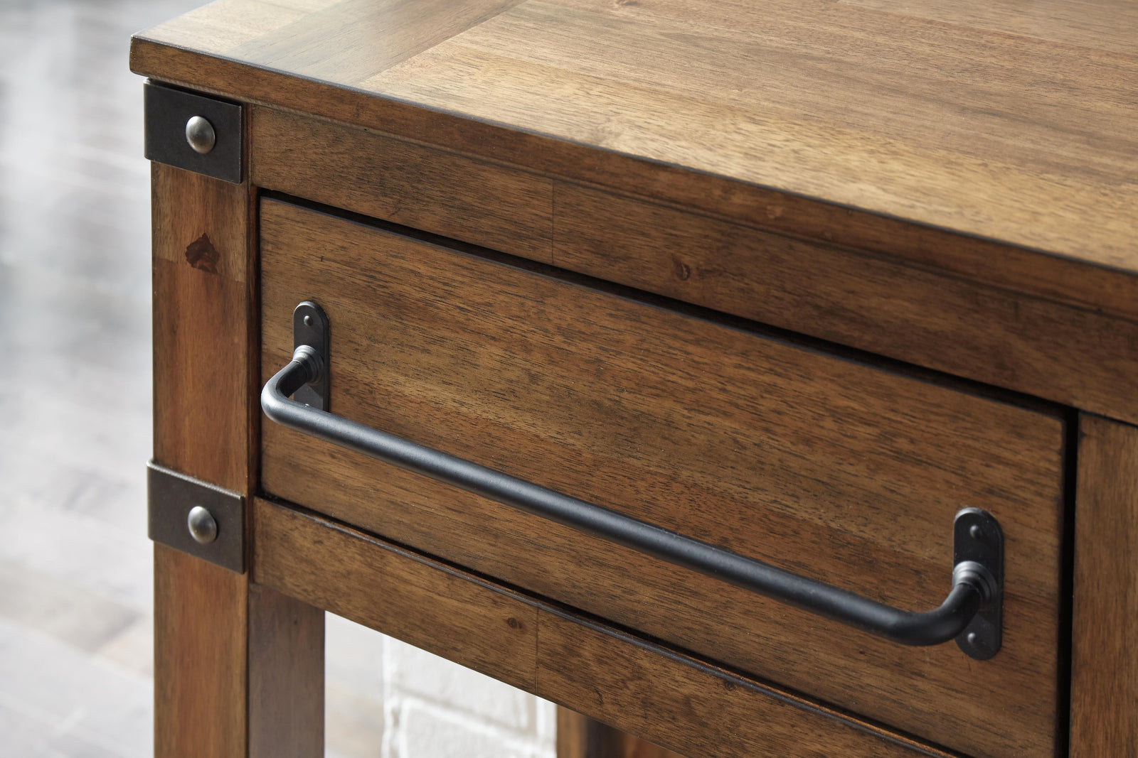 Roybeck Accent Cabinet - Light Brown/Bronze (T411-SI) - Image 4