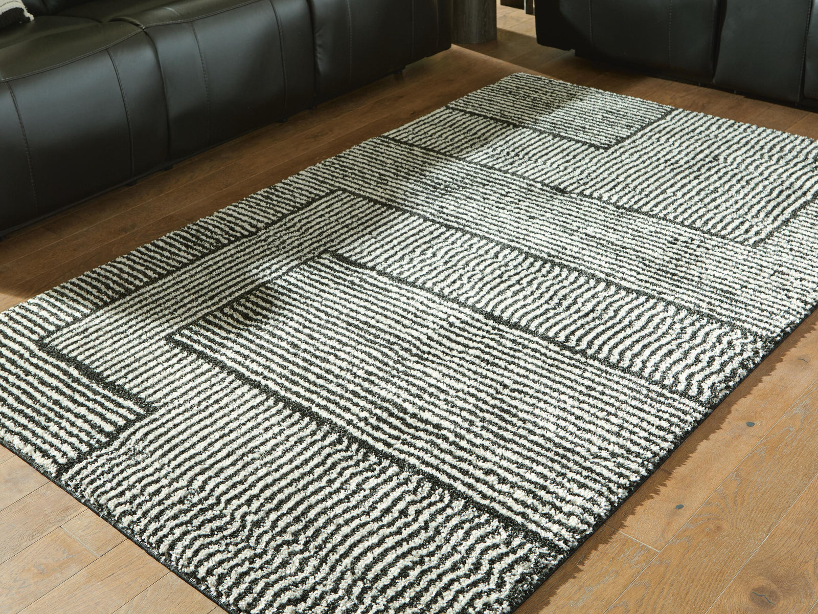Kurtmen 710 x 910 Area Rug (R40759-SI) - Image 4