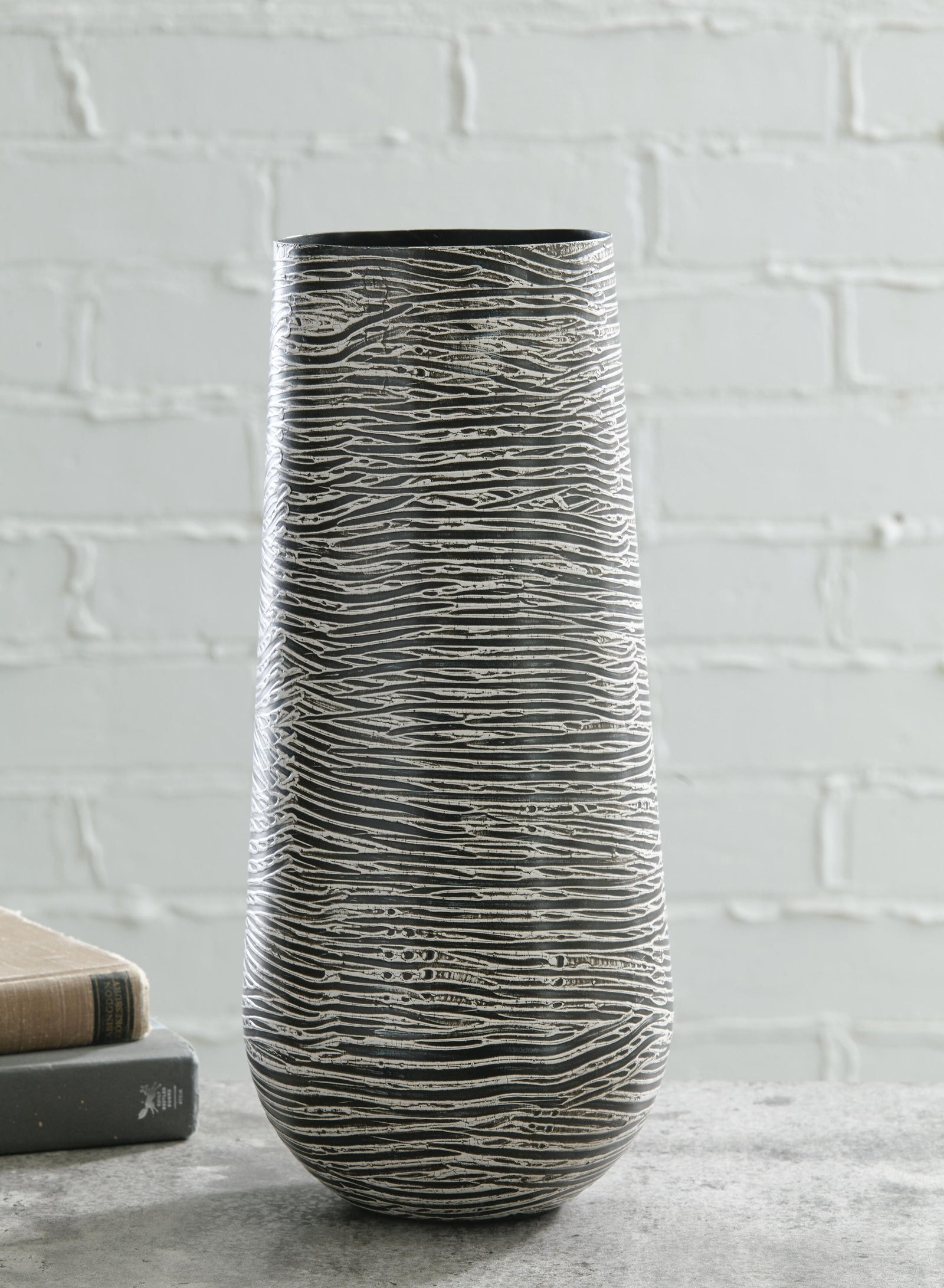 Fynn Vase (A2000515-SI) - Image 2