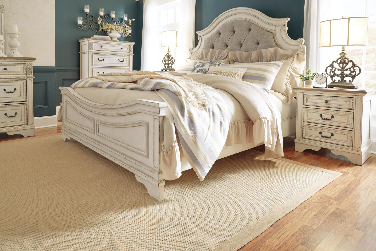 Realyn Upholstered Panel Bed - Chipped White (B743-SI) - Image 5