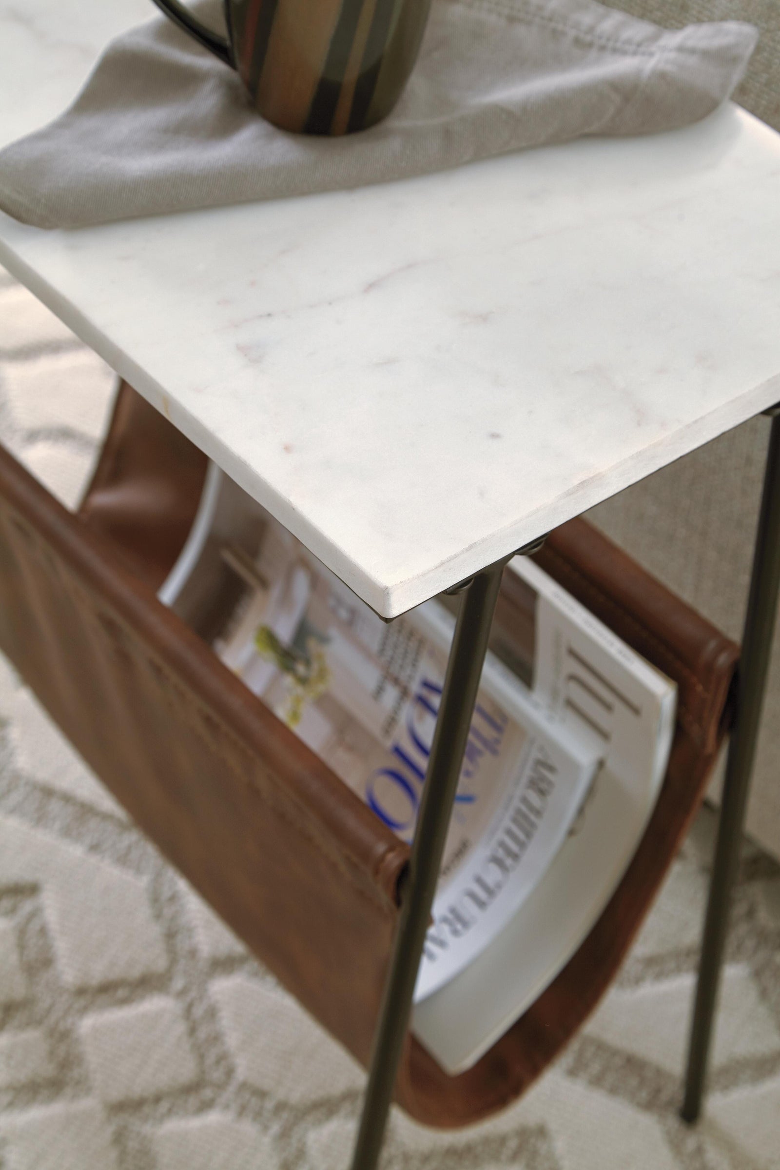 Etanbury Accent Table (A4000254-SI) - Image 6