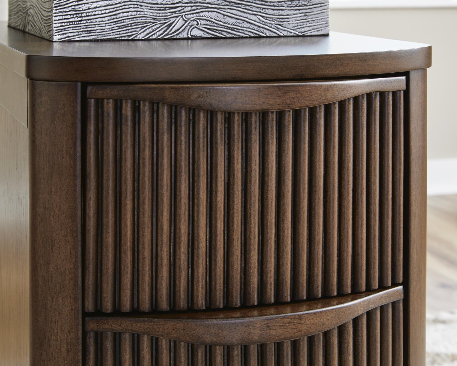 Camdill Chairside End Table - Dark Brown (T208-SI) - Image 7