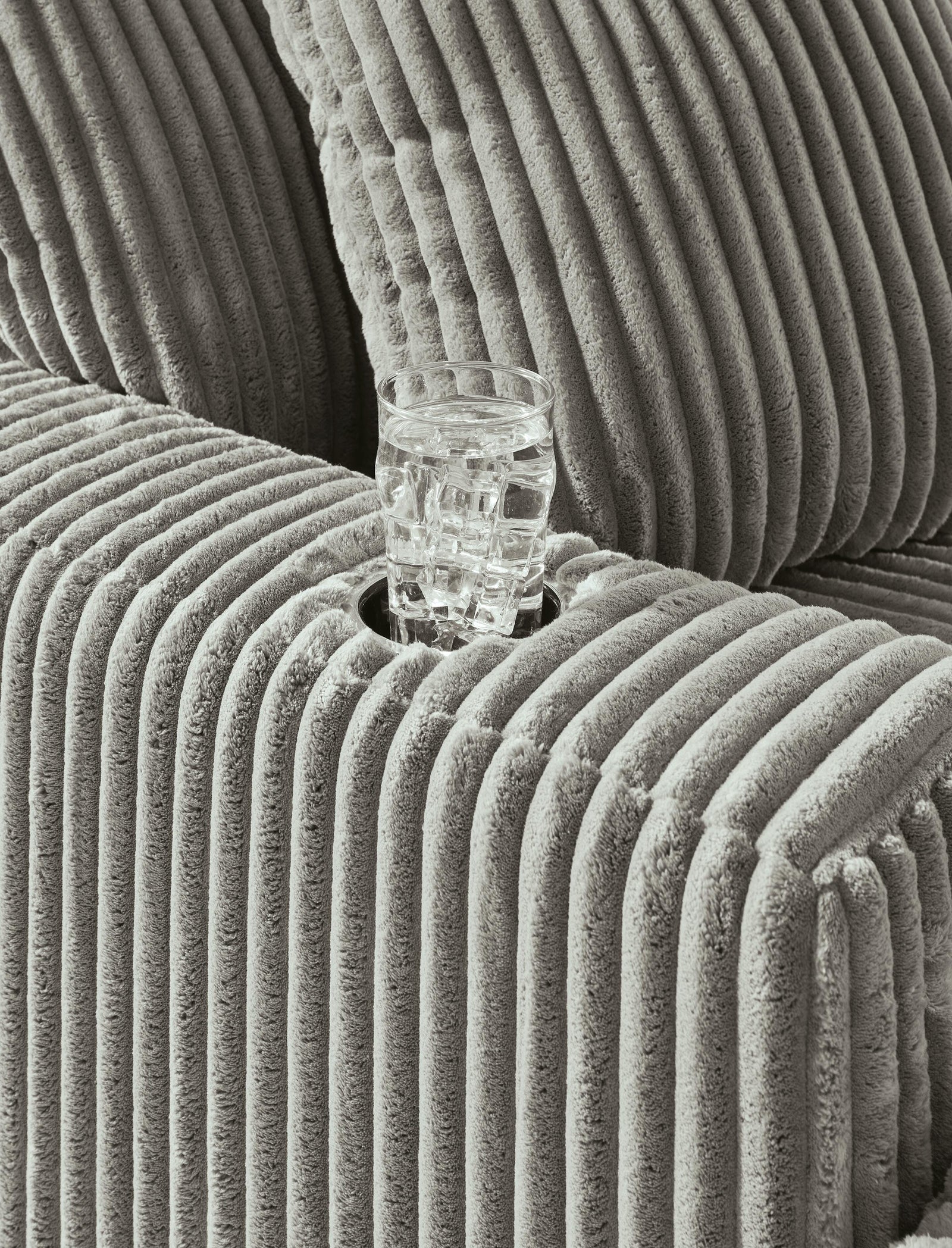 Lindyn Left-Arm Facing Corner Chaise (21105-SI) - Image 32