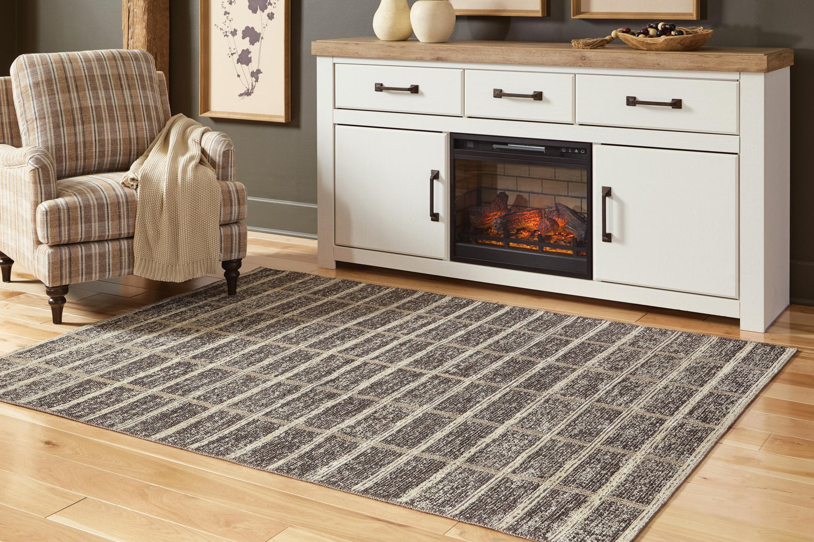 Verbrook Large Rug (R40886-SI) - Image 6