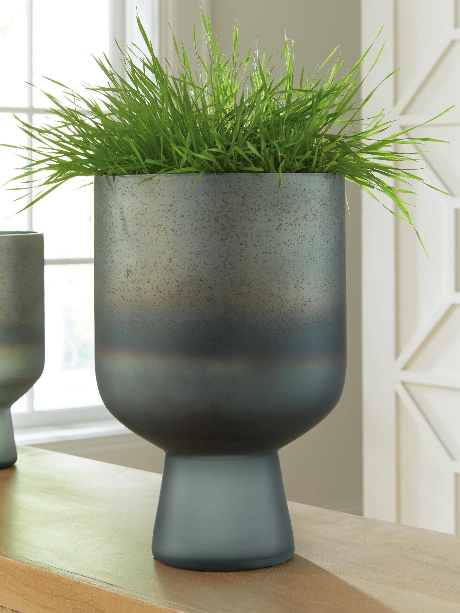 Pennmore Vase (A2000814-SI) - Image 2