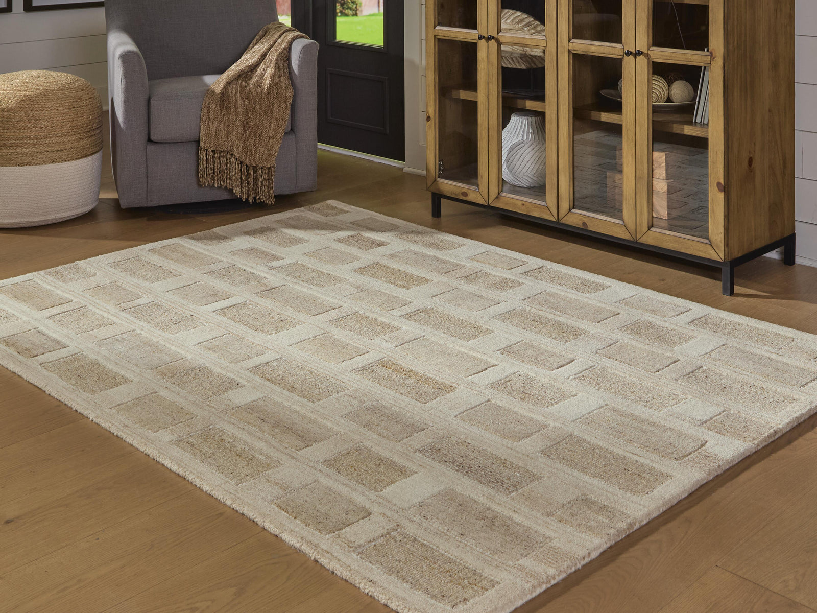 Lisgrove 5 x 7 Area Rug (R40771-SI) - Image 2