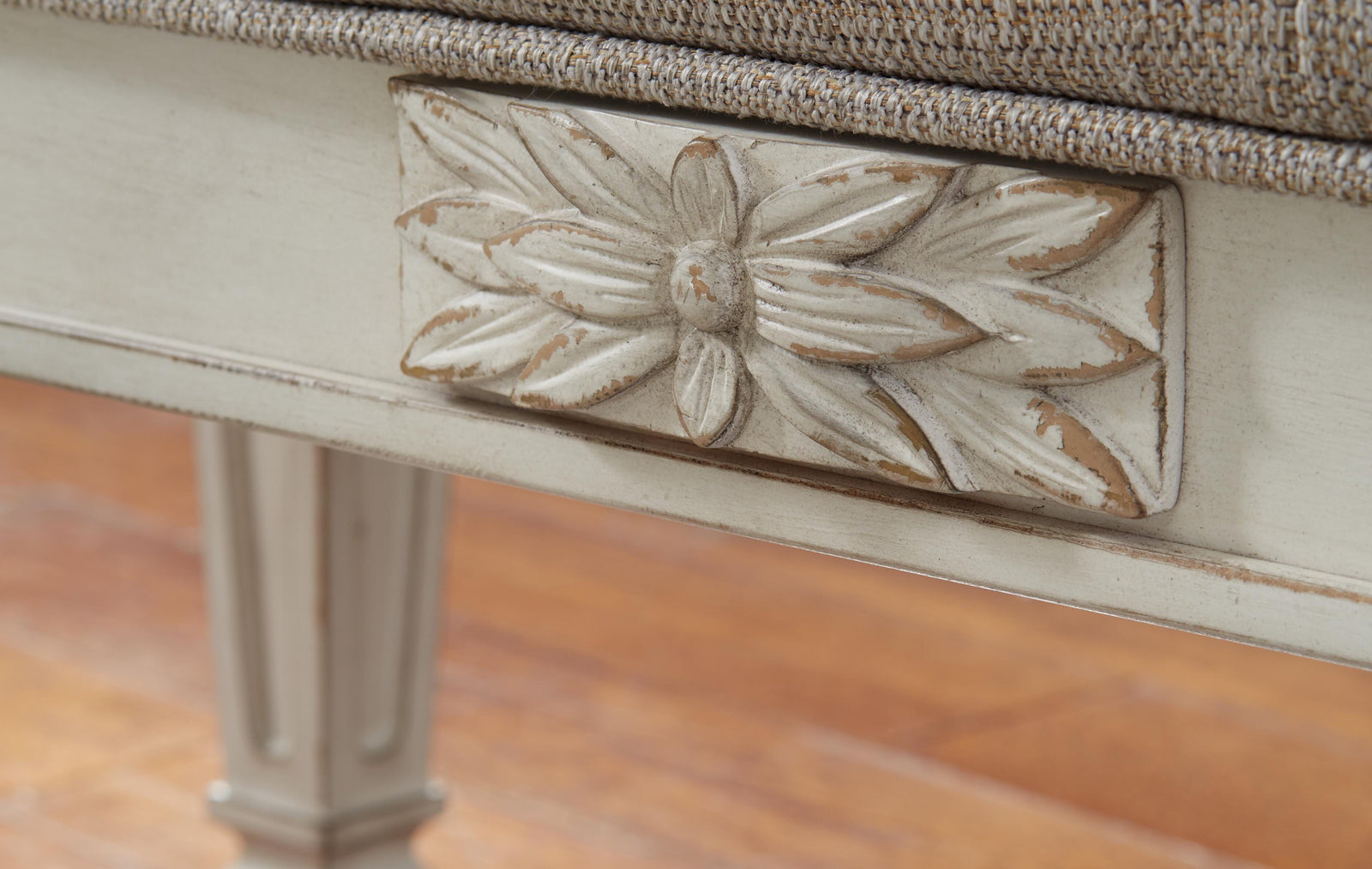 Realyn Accent Bench (A3000157-SI) - Image 6