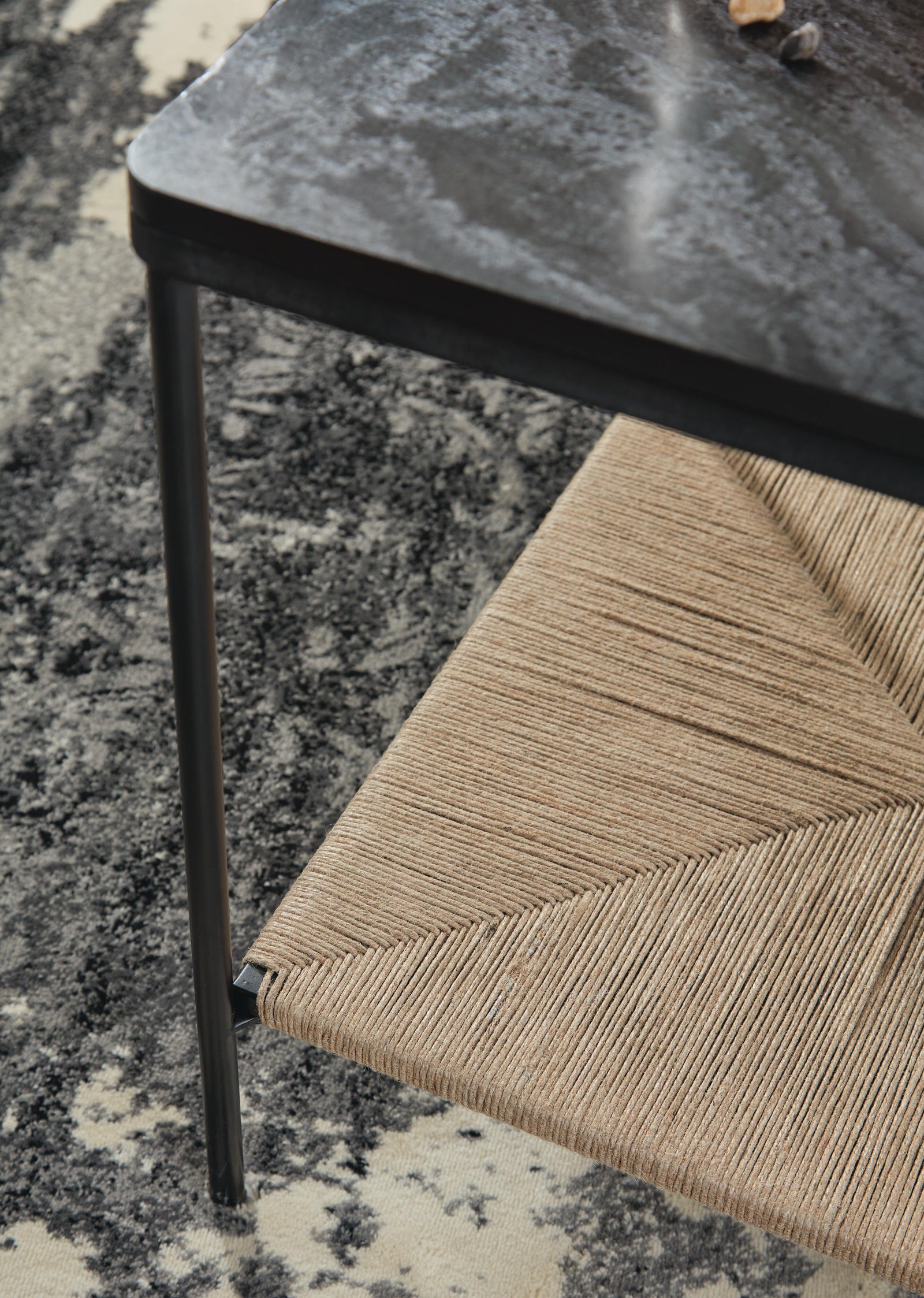 Minrich Accent Table (A4000591-SI) - Image 5