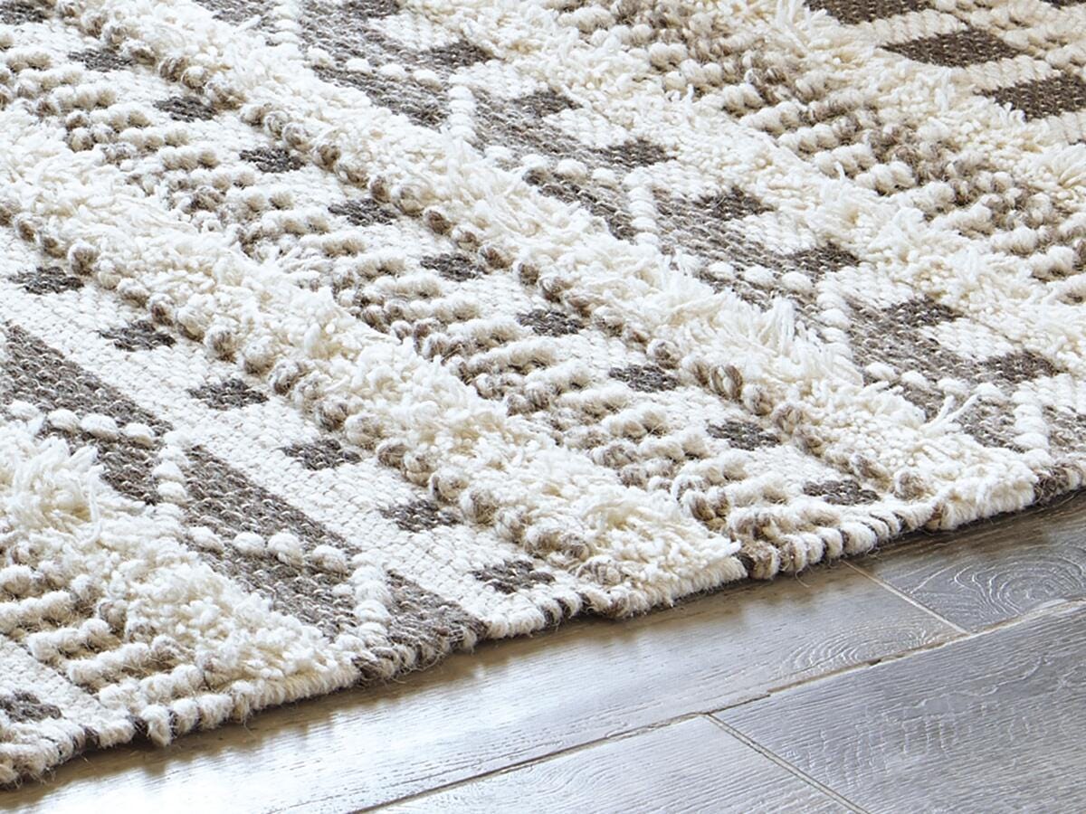 Karalee 5 x 7 Rug (R404442-SI) - Image 3