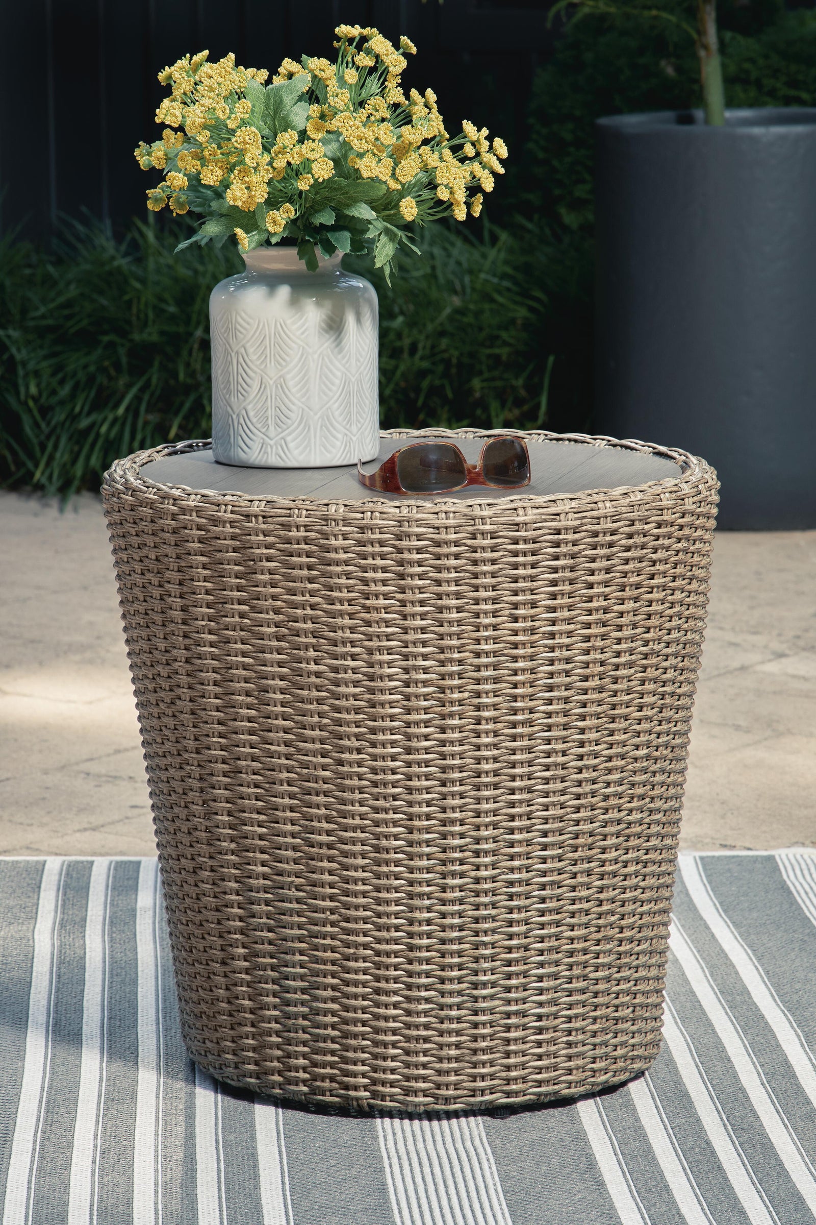 Danson 2 Swivel Lounge Chairs and End Table (P505-SI) - Image 8