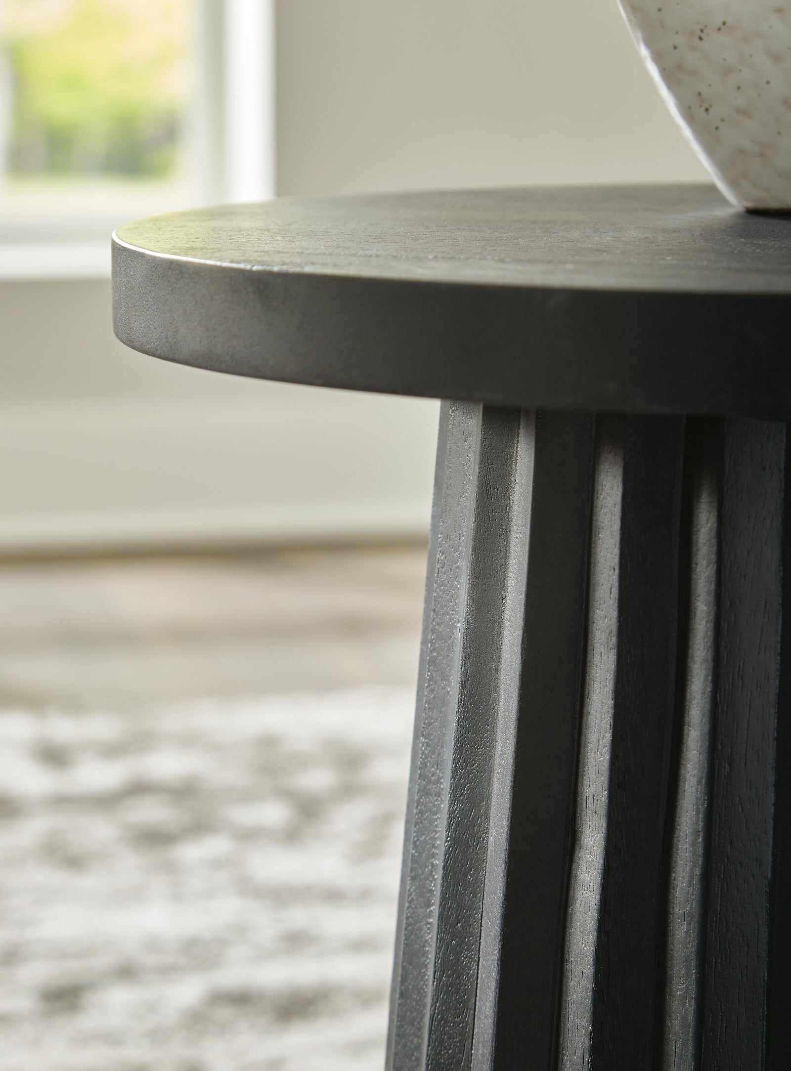 Ceilby Accent Table (A4000603-SI) - Image 3