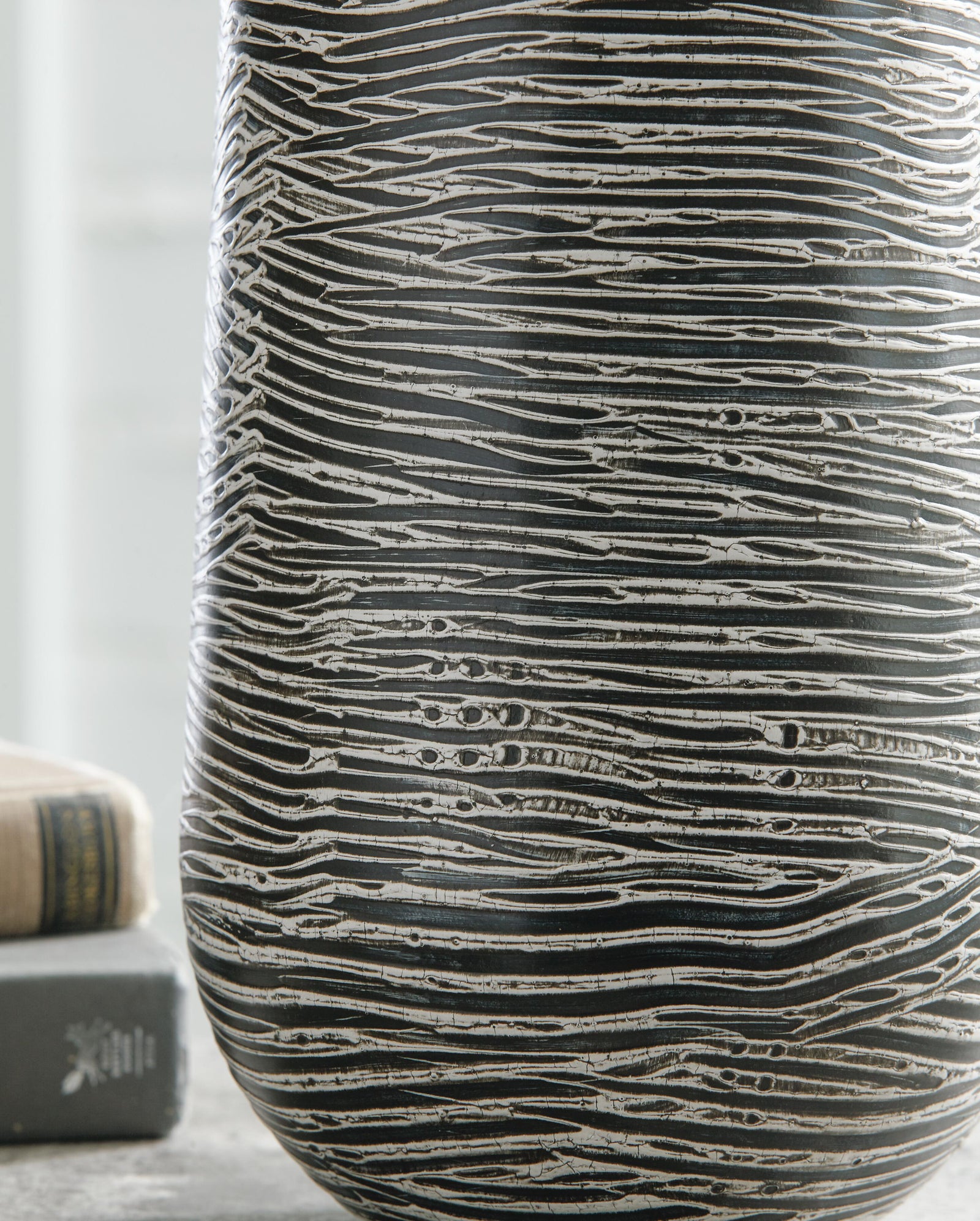 Fynn Vase (A2000515-SI) - Image 3