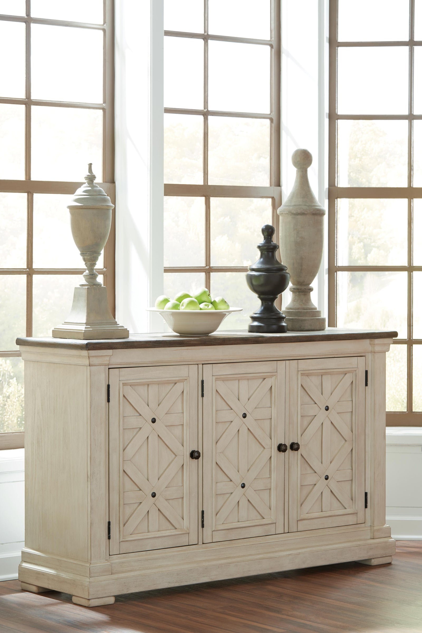 Bolanburg Dining Server (D647-SI) - Image 7