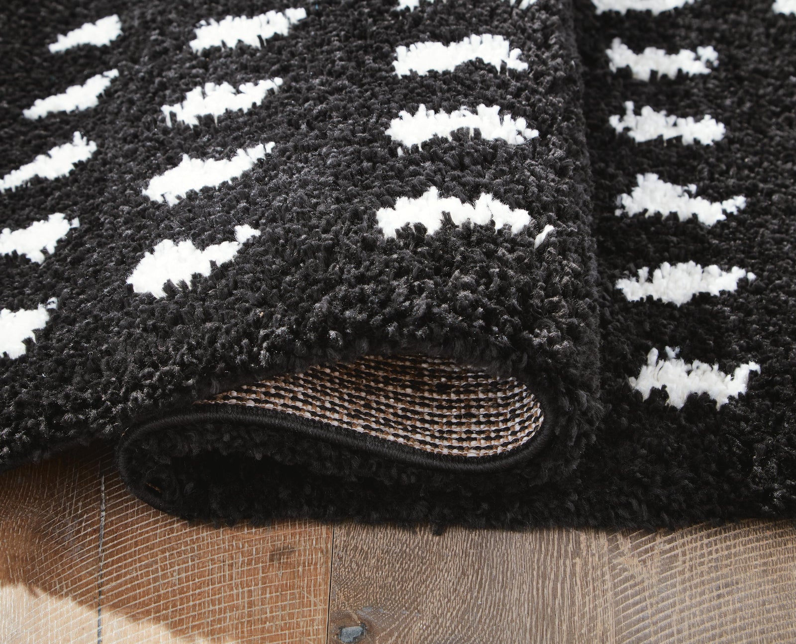 Minston 5 x 7 Rug (R40595-SI) - Image 4