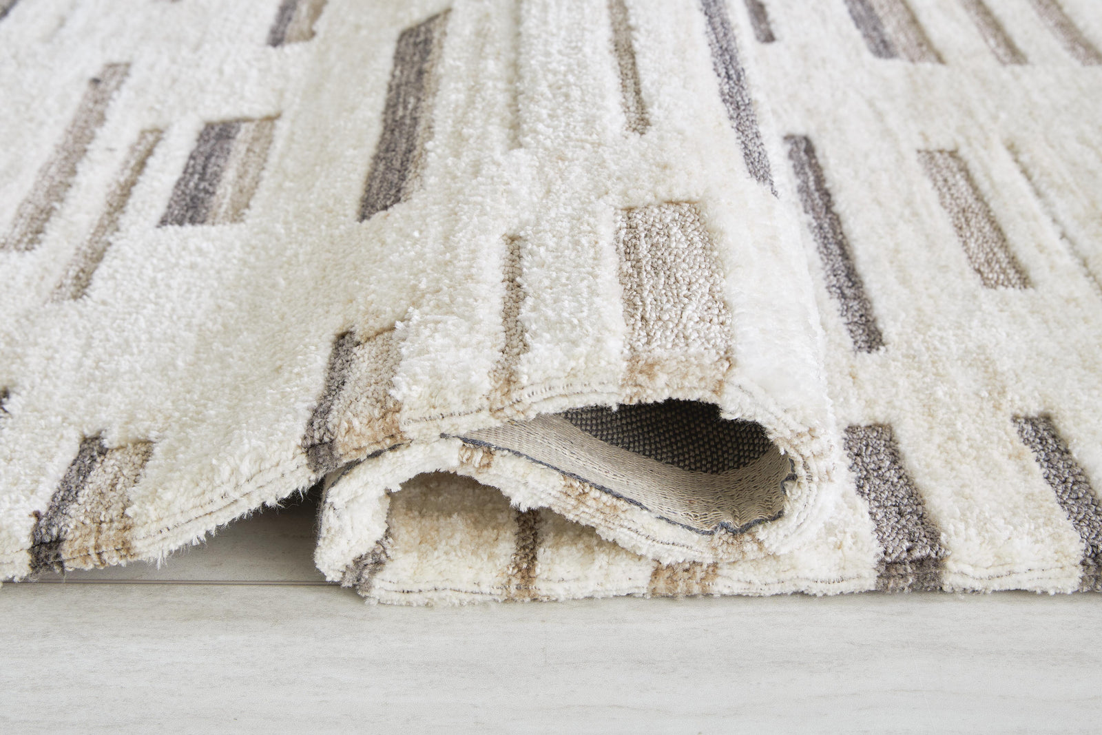 Leesdale 8 x 10 Rug (R40642-SI) - Image 4