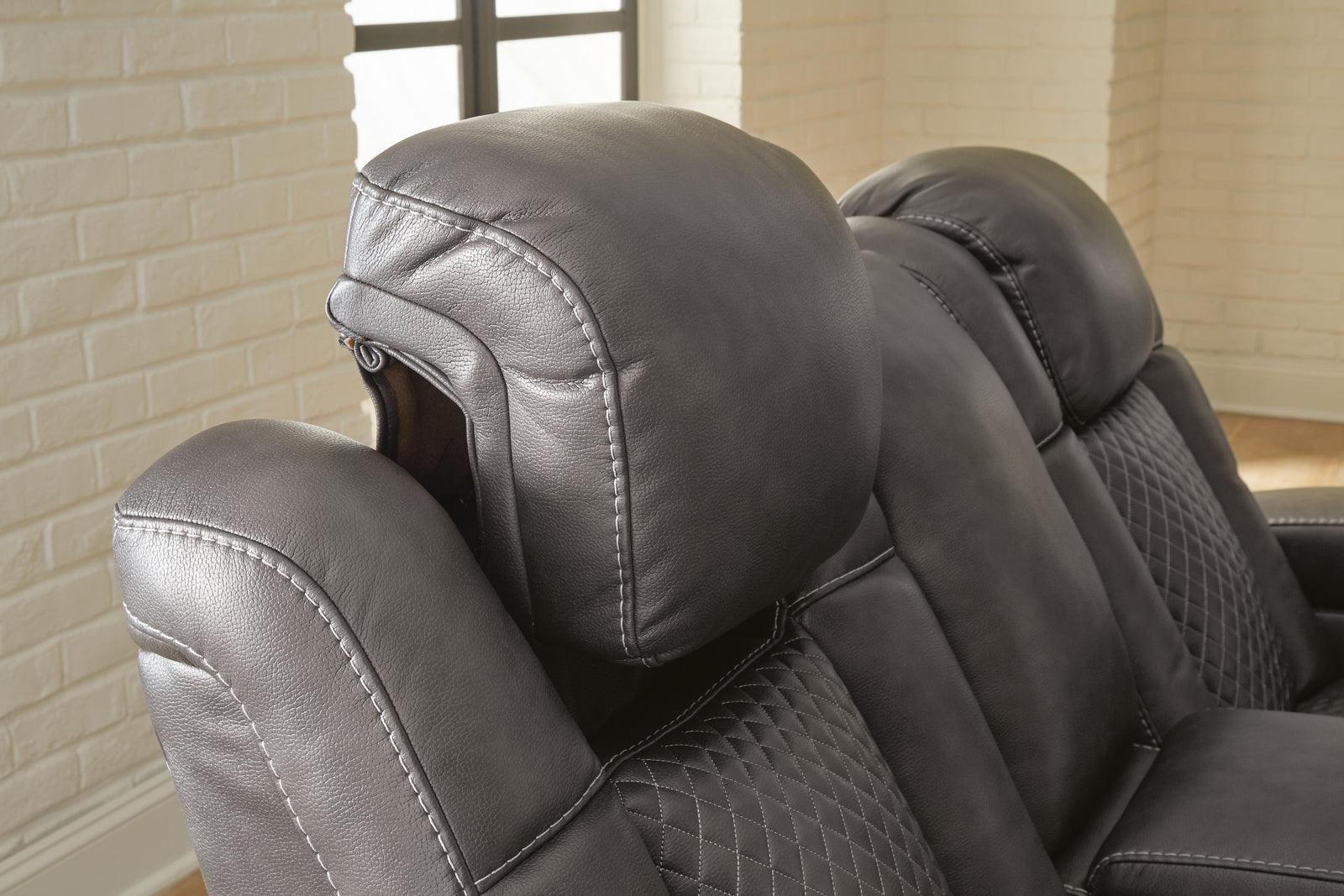 Fyne-Dyme Power Reclining Loveseat with Console (36602-SI) - Image 10