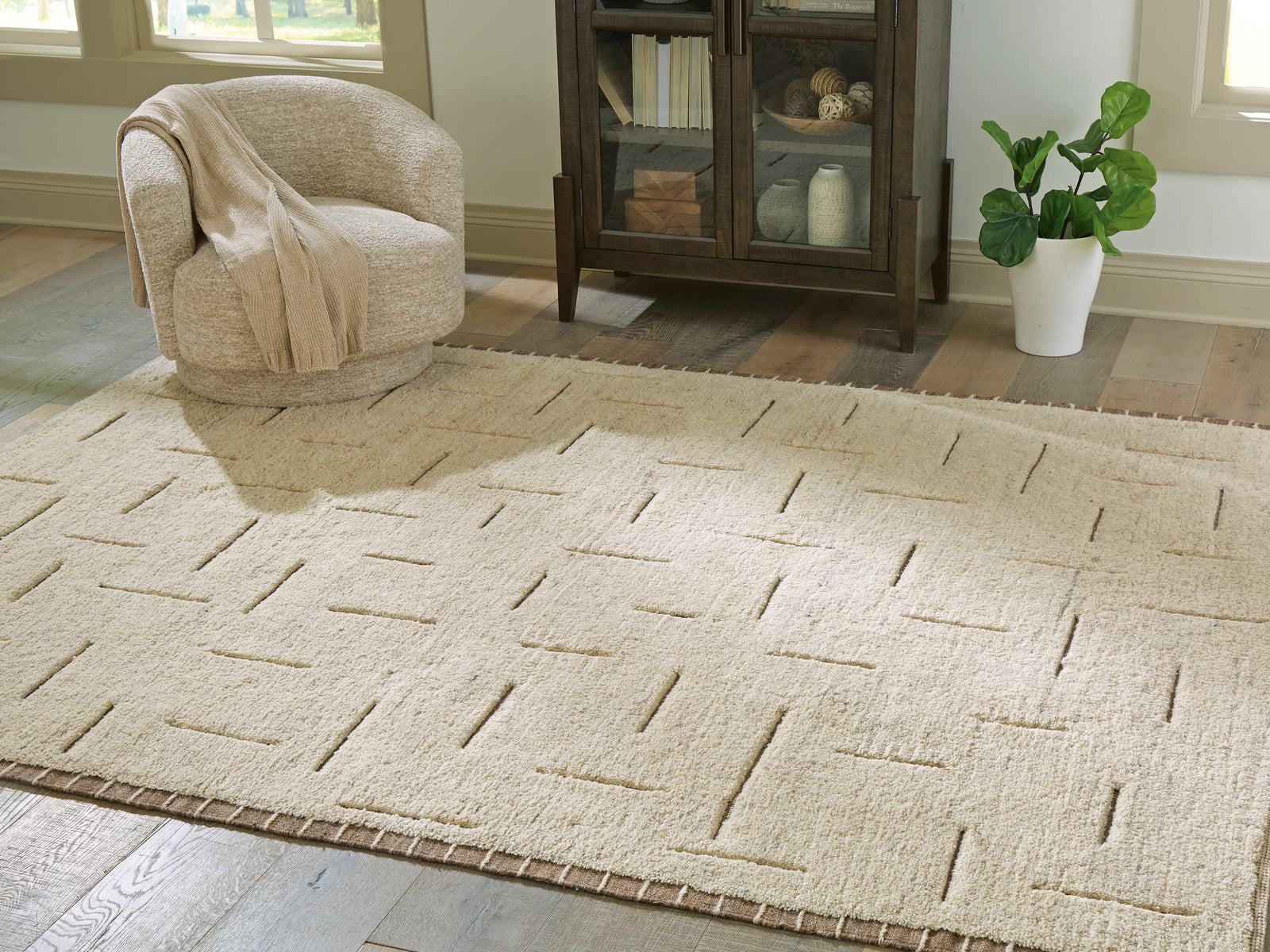 Clayman Large Rug (R40834-SI) - Image 2