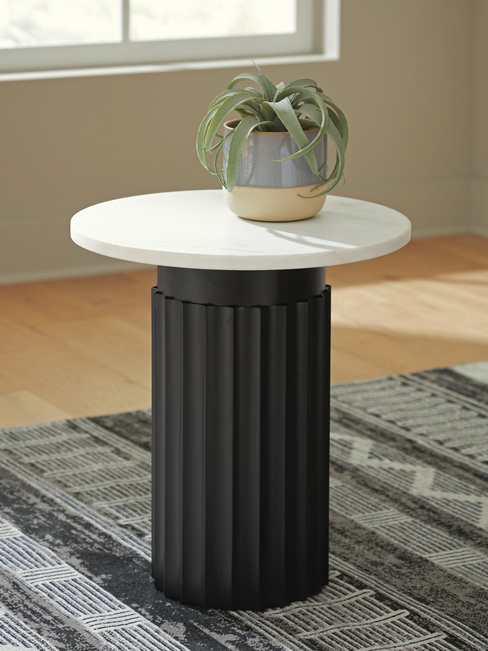 Wainstone Accent Table (A4000724-SI) - Image 2