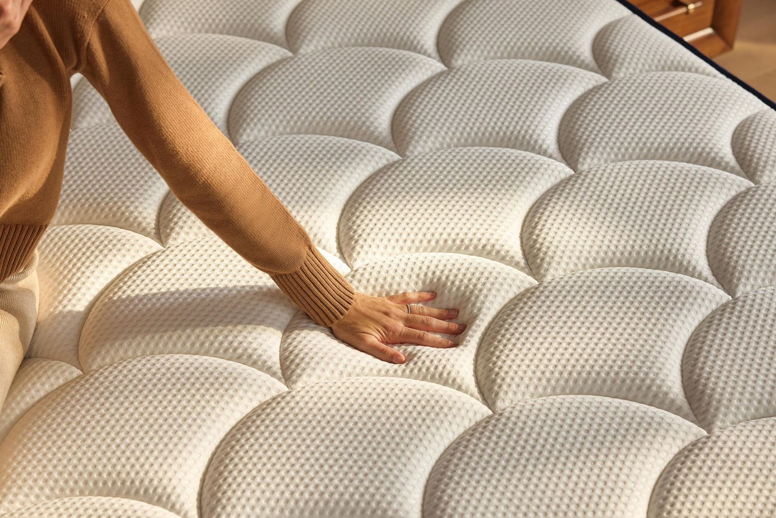 DreamCloud Classic Hybrid California King Mattress (M135-SI) - Image 9