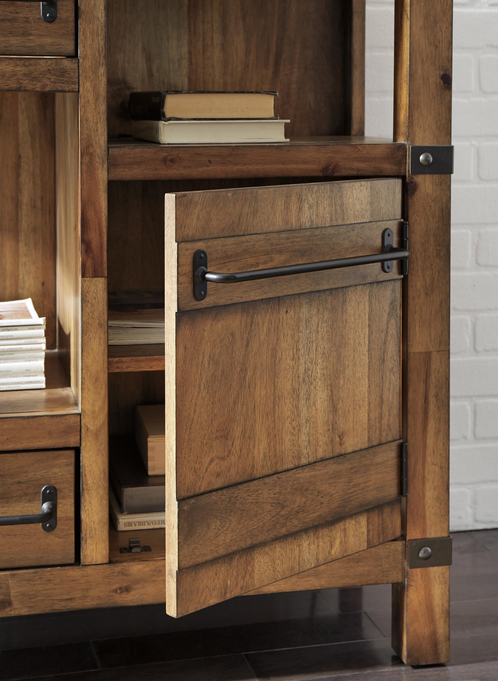Roybeck Accent Cabinet - Light Brown/Bronze (T411-SI) - Image 3