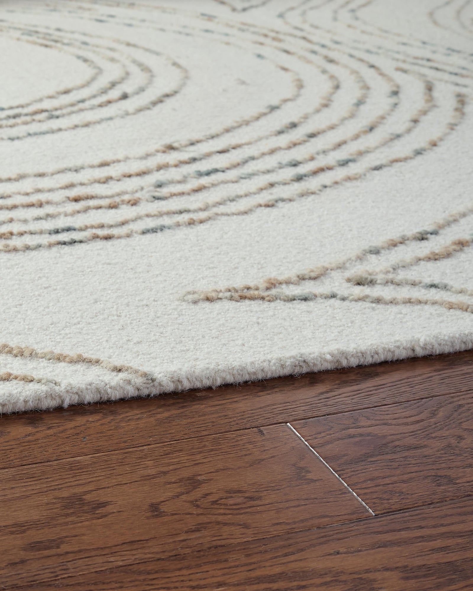 Deenbury 5 x 7 Area Rug (R40786-SI) - Image 3