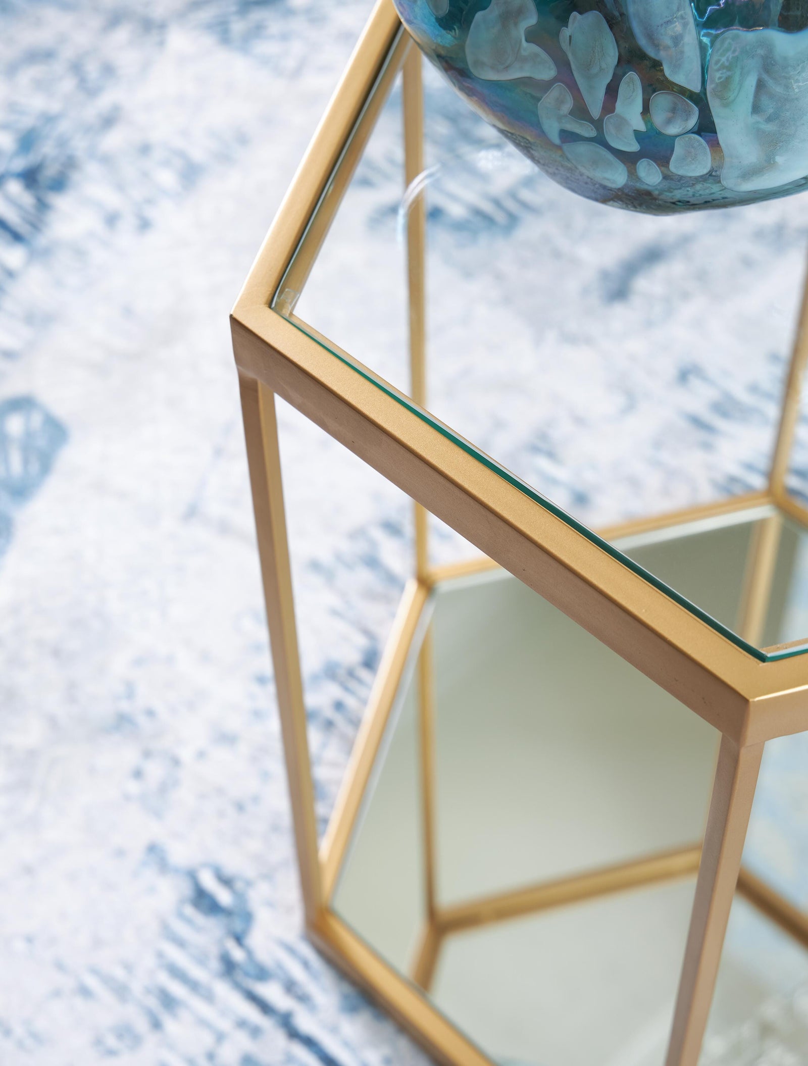 Veerwick Accent Coffee Table (A4000661-SI) - Image 4