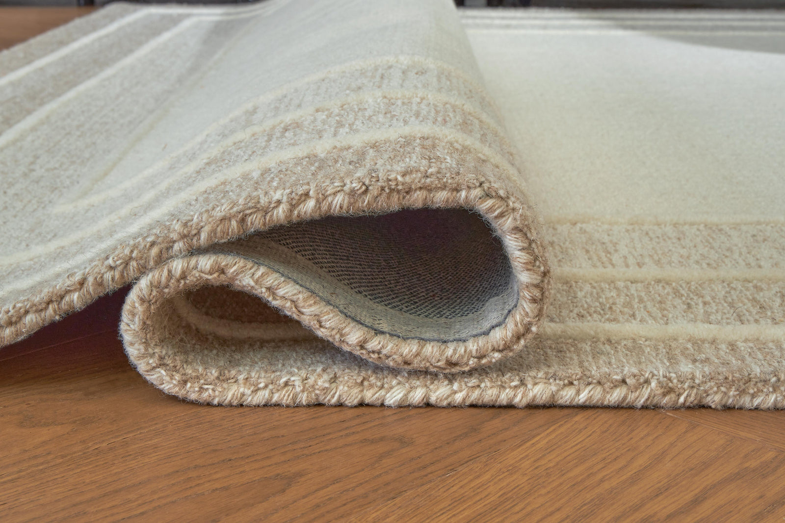 Teelgan Large Rug (R40731-SI) - Image 6