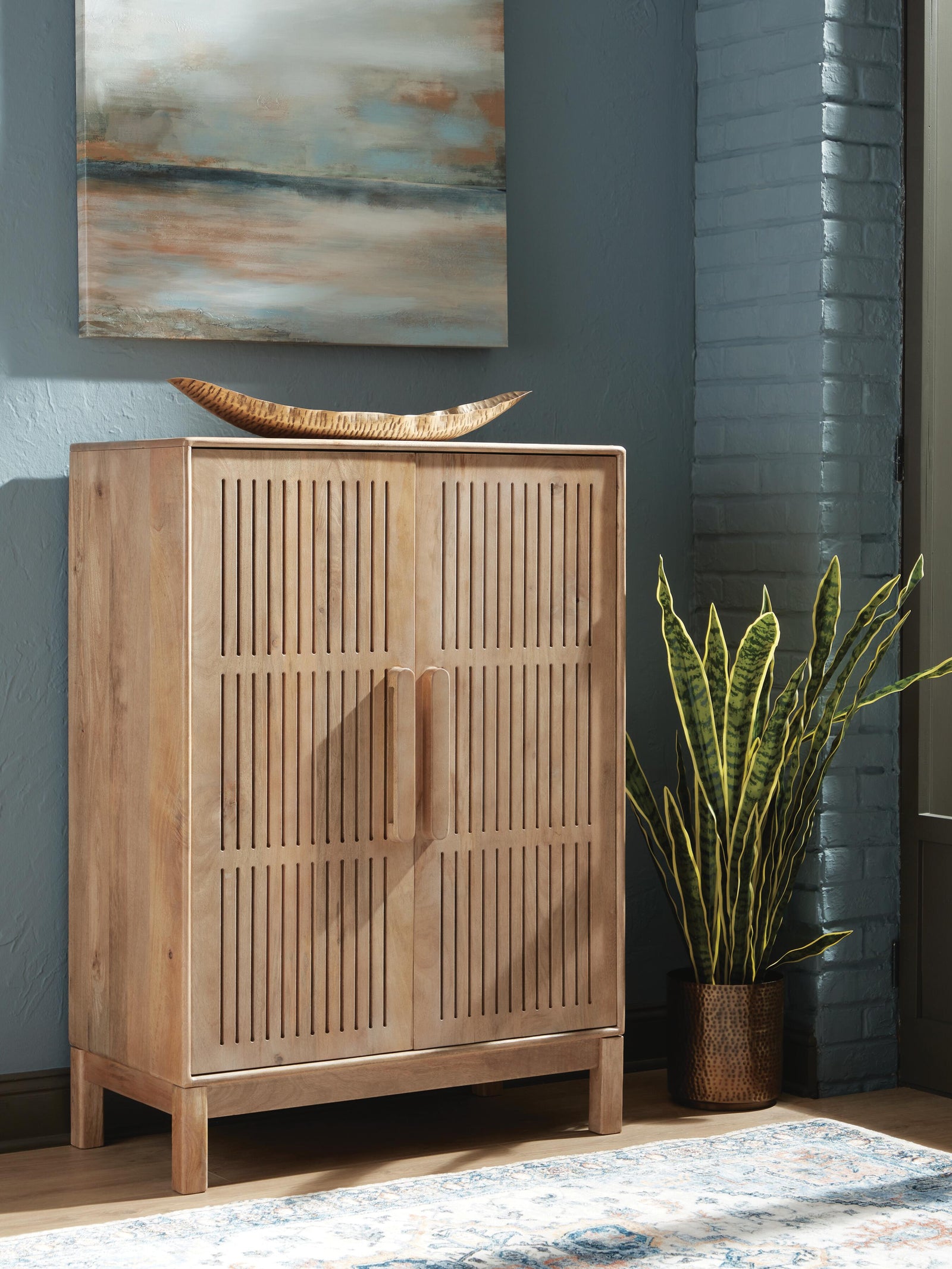 Pellamour Bar Cabinet (A4000698-SI) - Image 2
