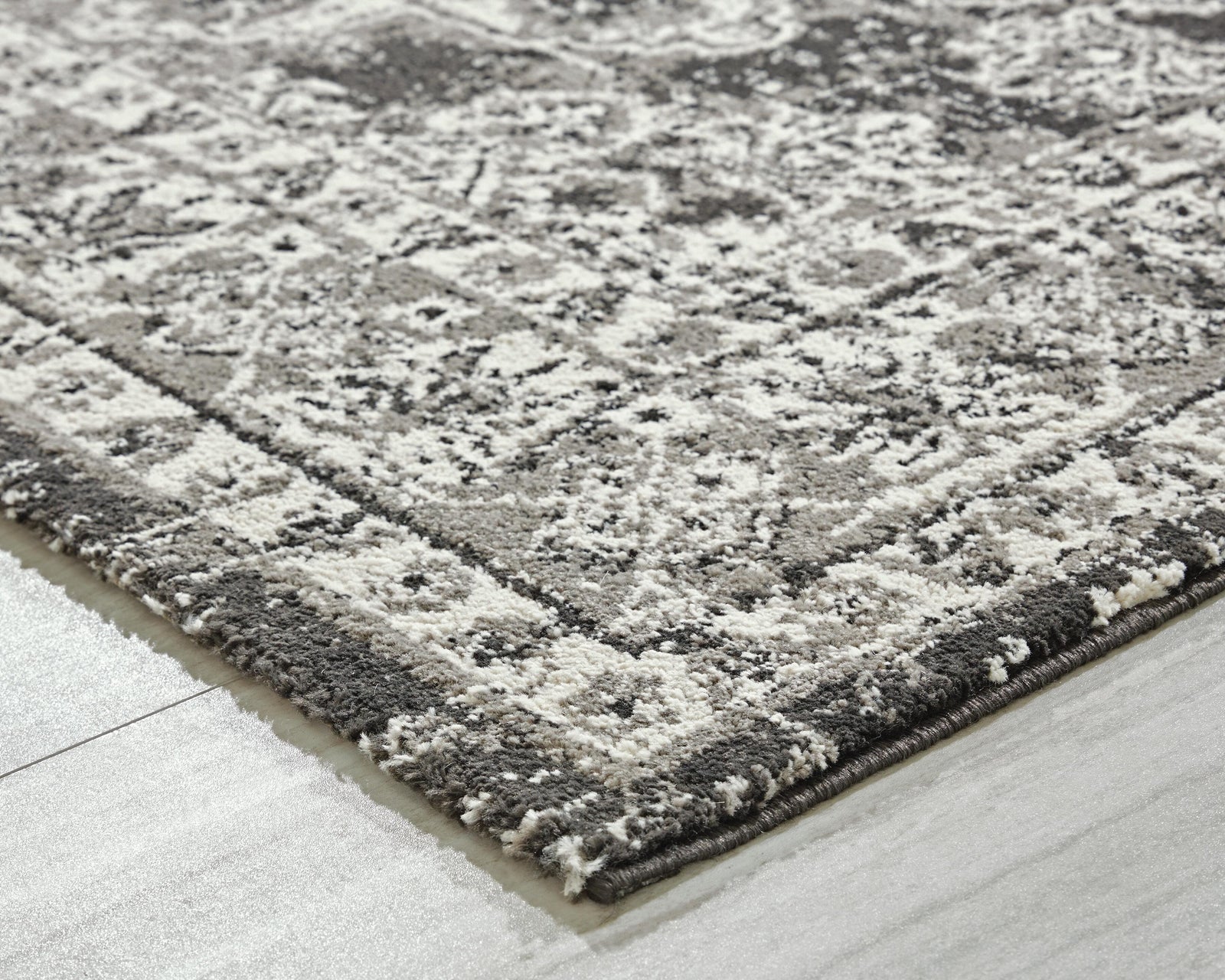 Glennisman Large Rug (R40727-SI) - Image 3