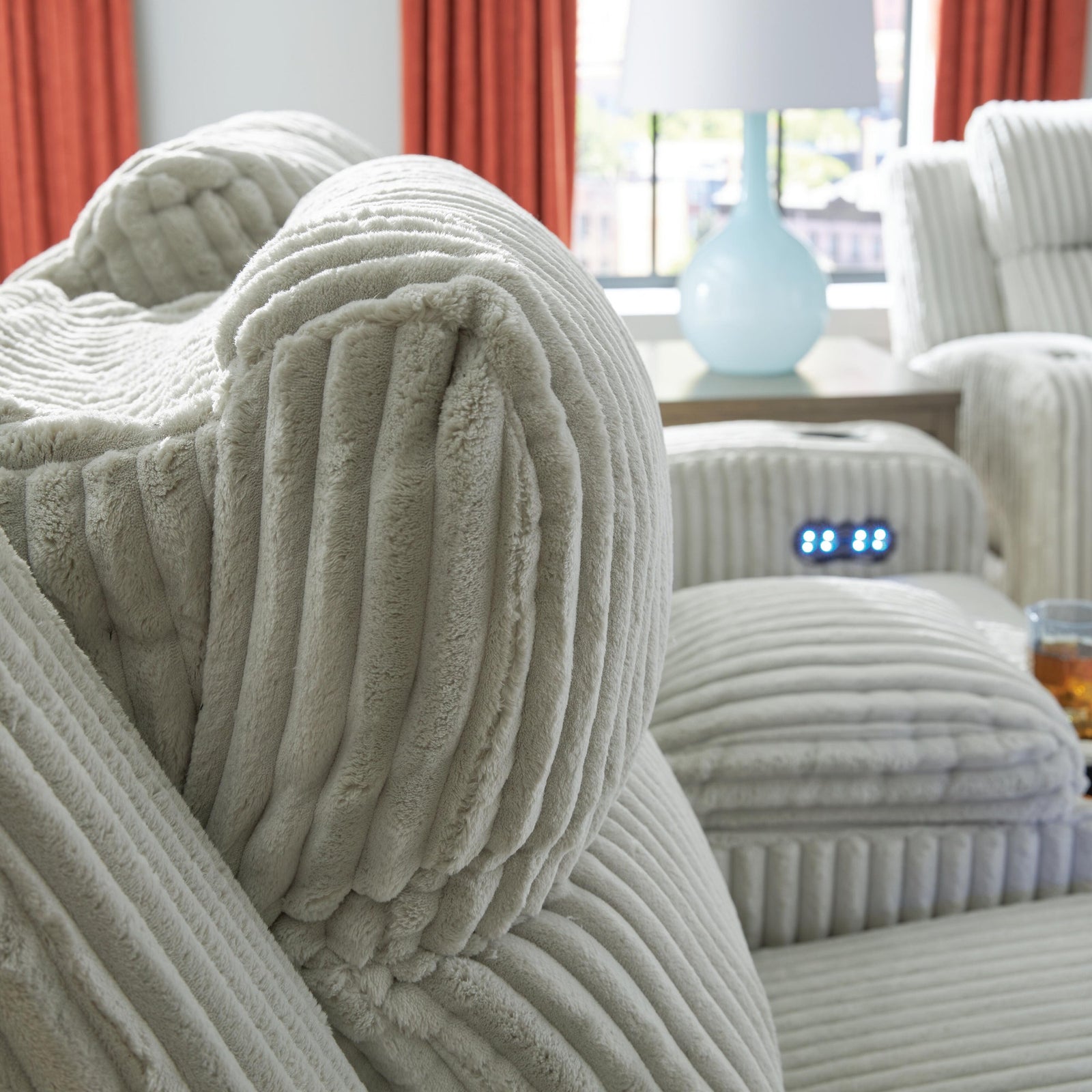 Carvara Power Reclining Sofa (PC64203-SI) - Image 18