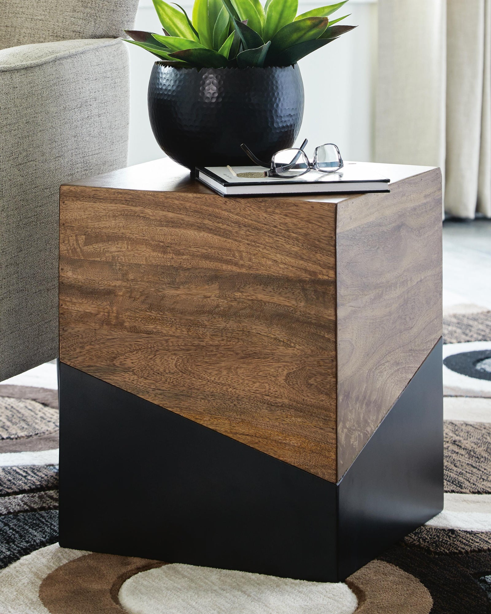 Trailbend Accent Table (A4000311-SI) - Image 2