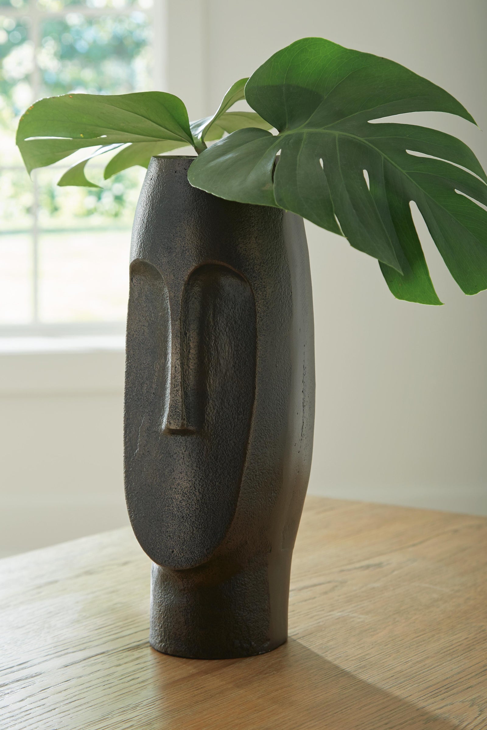 Elanman Vase (A2000693-SI) - Image 3