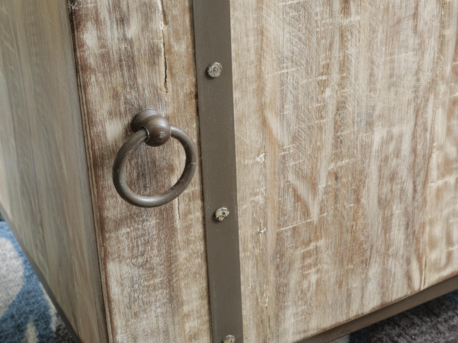 Laddford Accent Cabinet (A4000506-SI) - Image 8