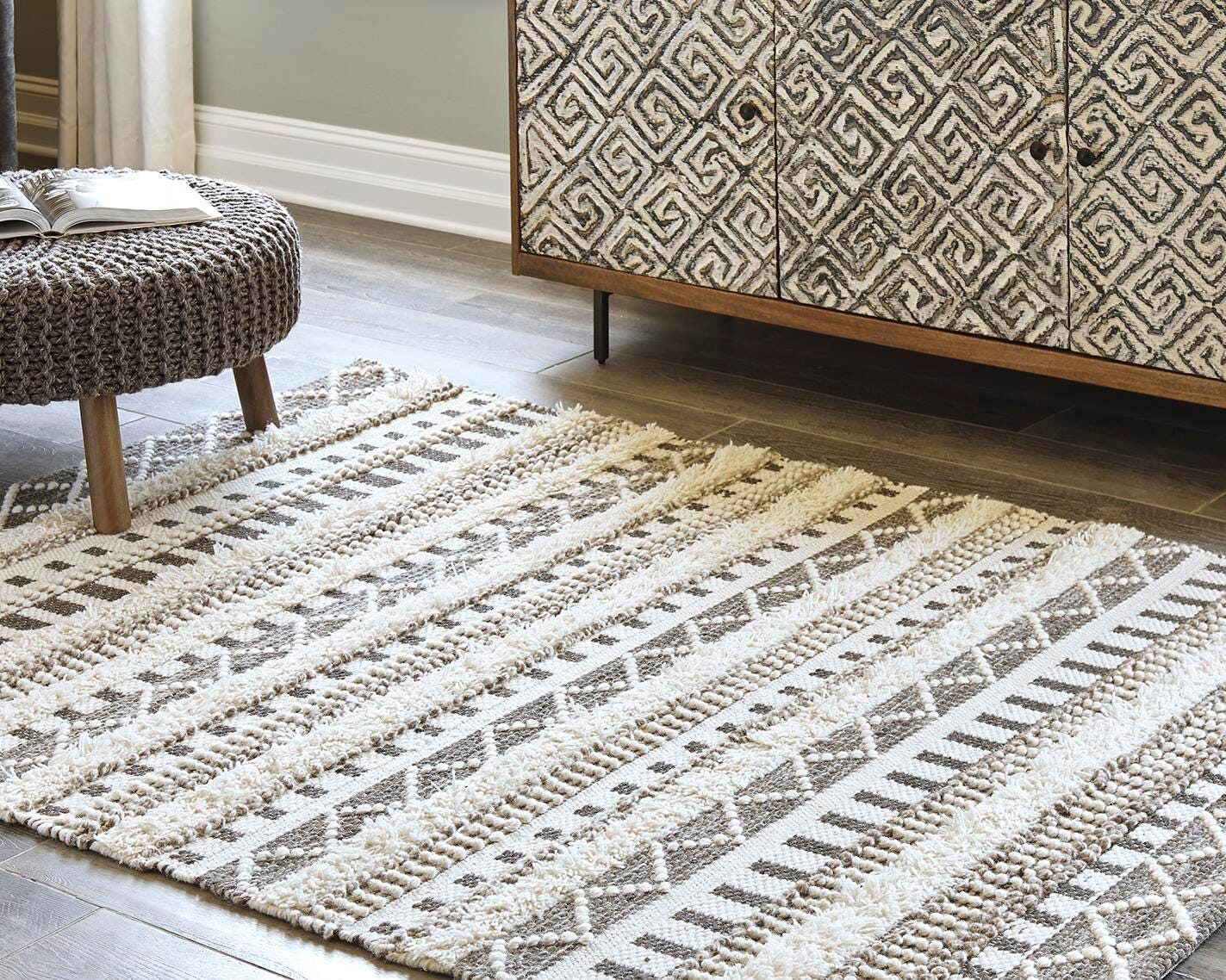 Karalee 5 x 7 Rug (R404442-SI) - Image 2
