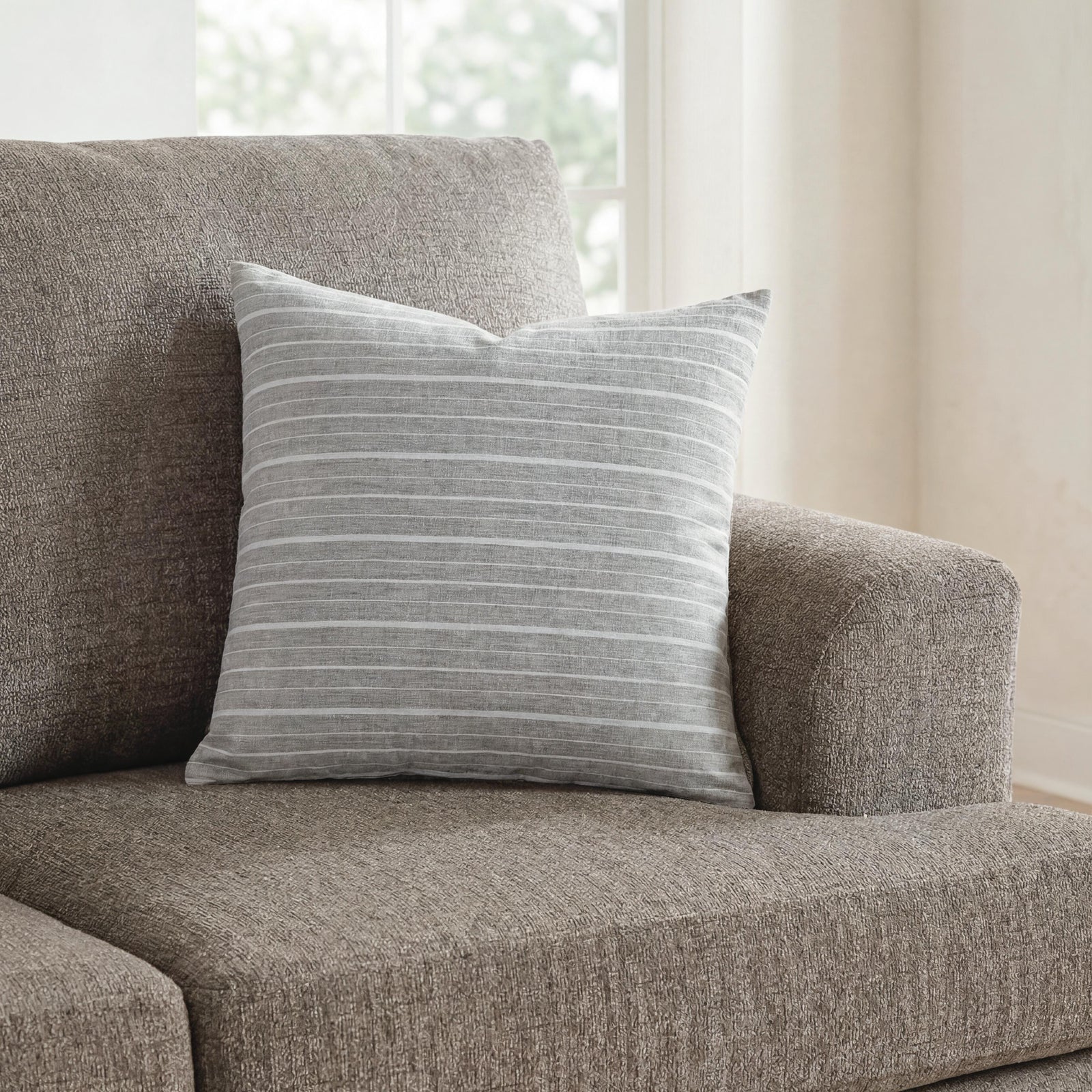 Vernthrone Pillow (Set of 4) (A1001184-SI) - Image 5