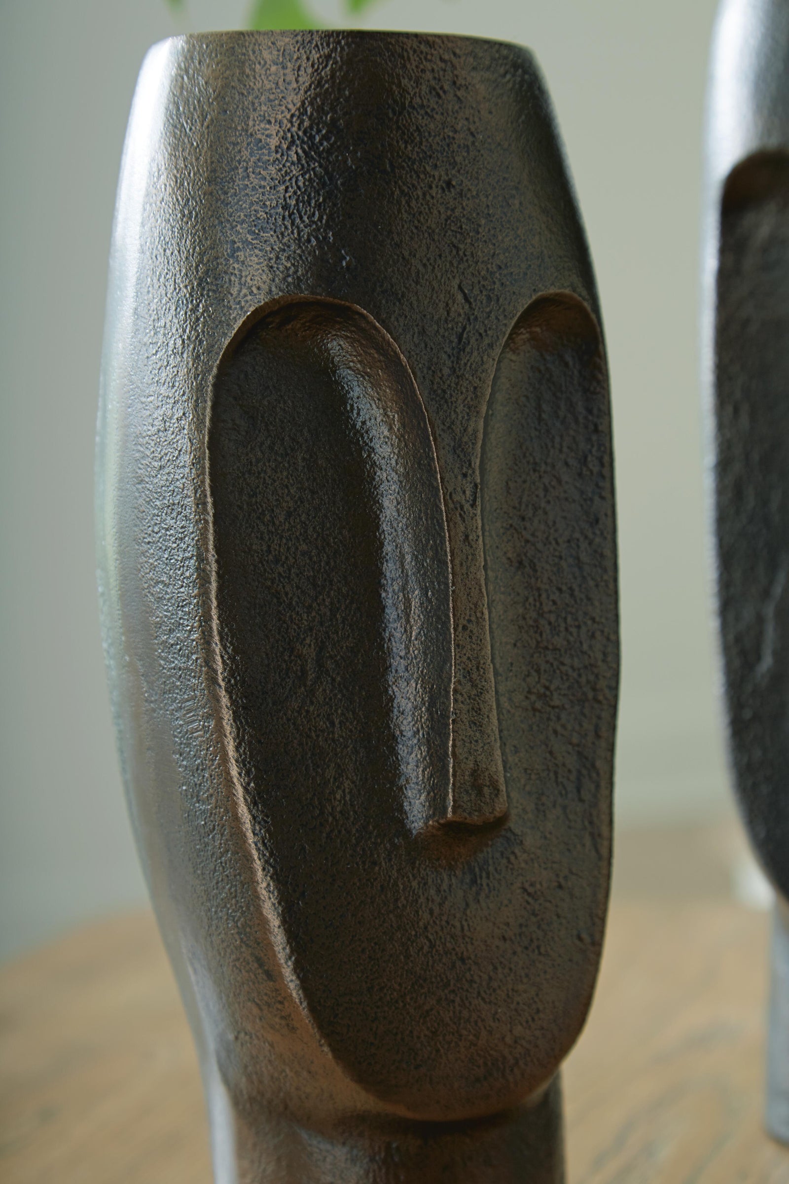 Elanman Vase (A2000692-SI) - Image 4