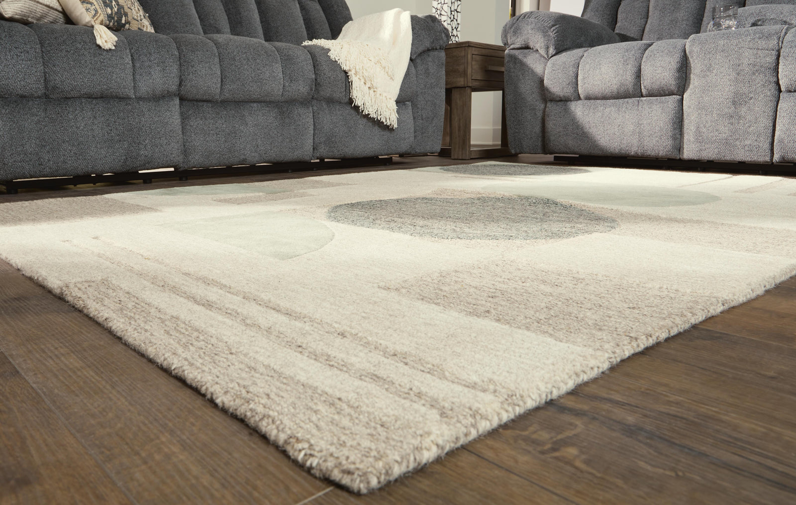 Dallane 5 x 7 Rug (R40635-SI) - Image 3