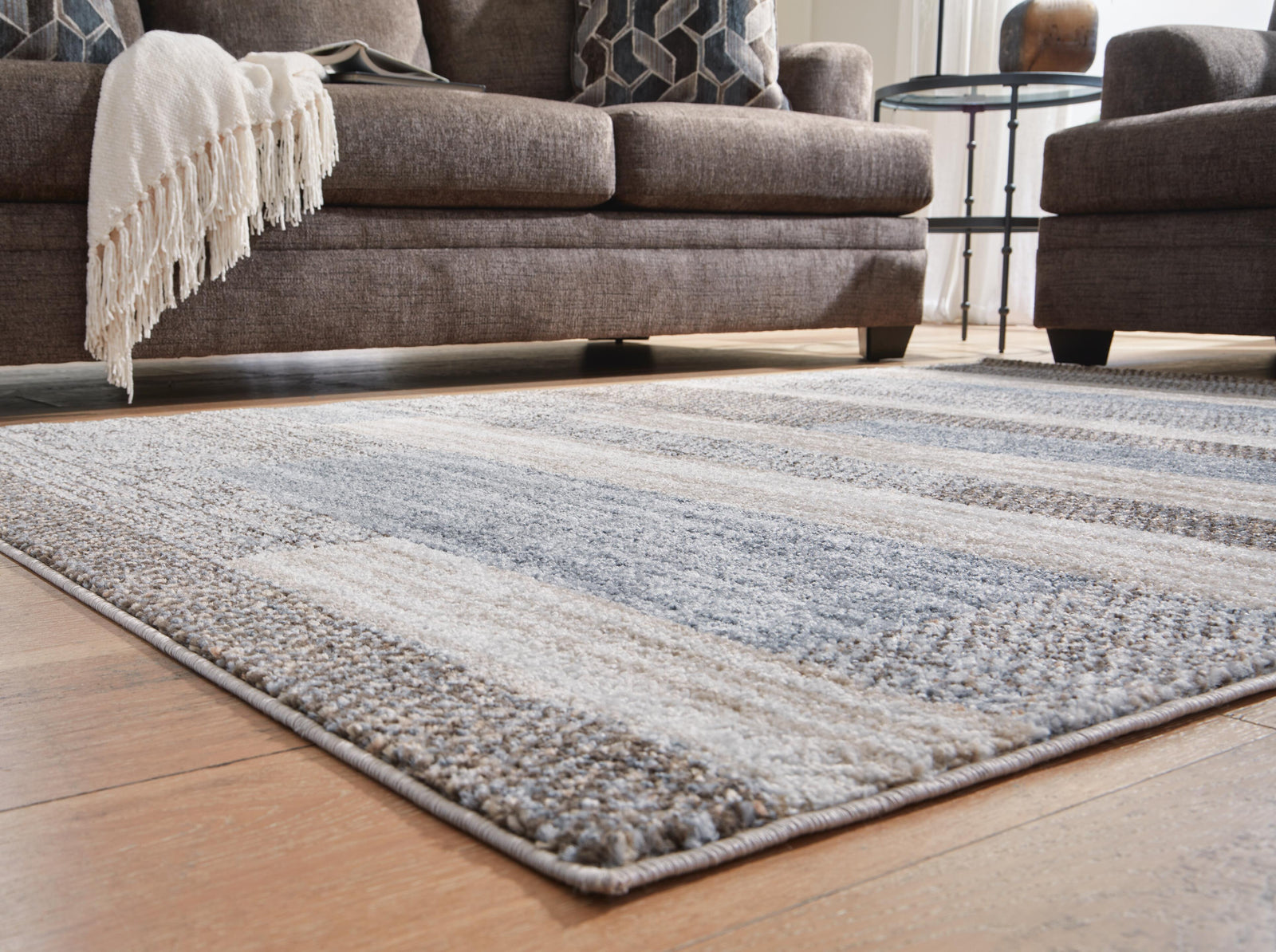 Sethburn 8 x 10 Rug (R40659-SI) - Image 3