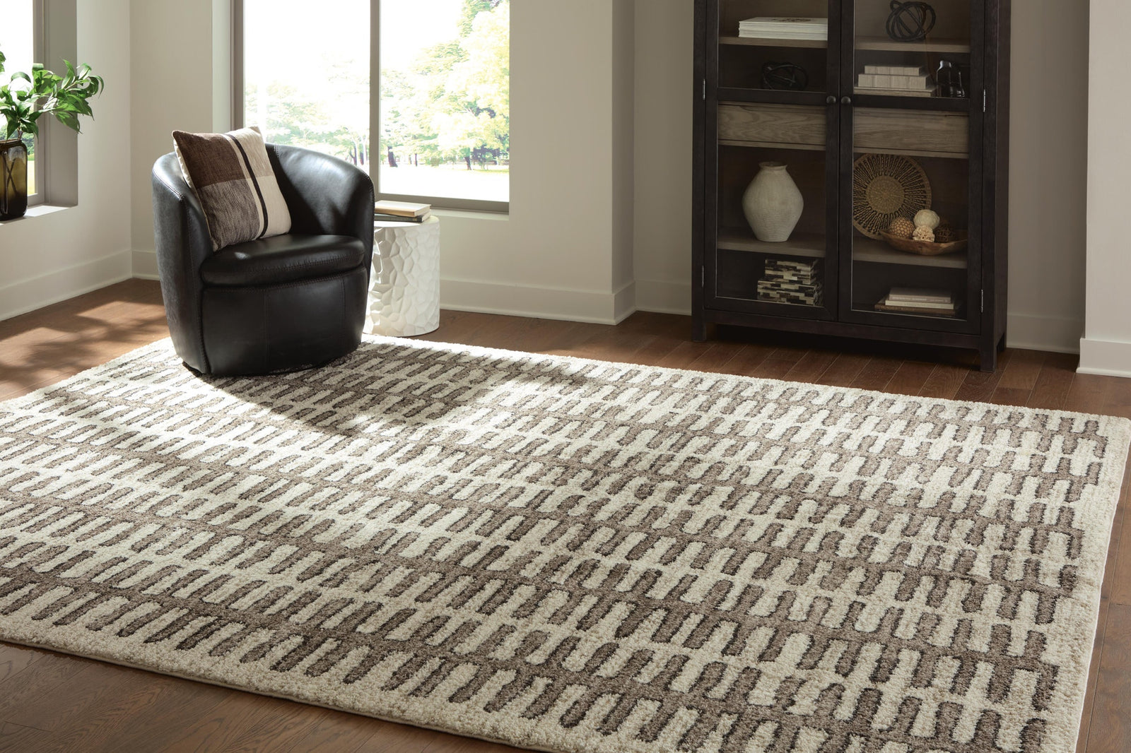 Cartlett Large Rug (R40867-SI) - Image 5