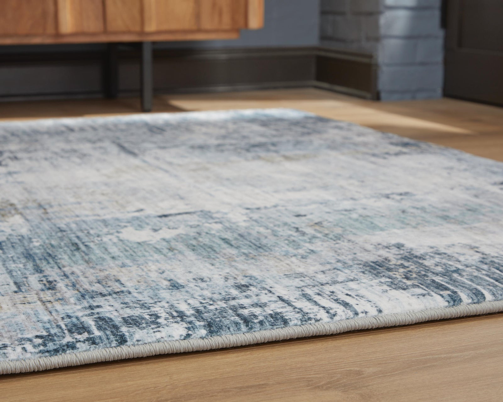 Arlenmont 5 x 7 Memory Foam Area Rug (R40748-SI) - Image 3