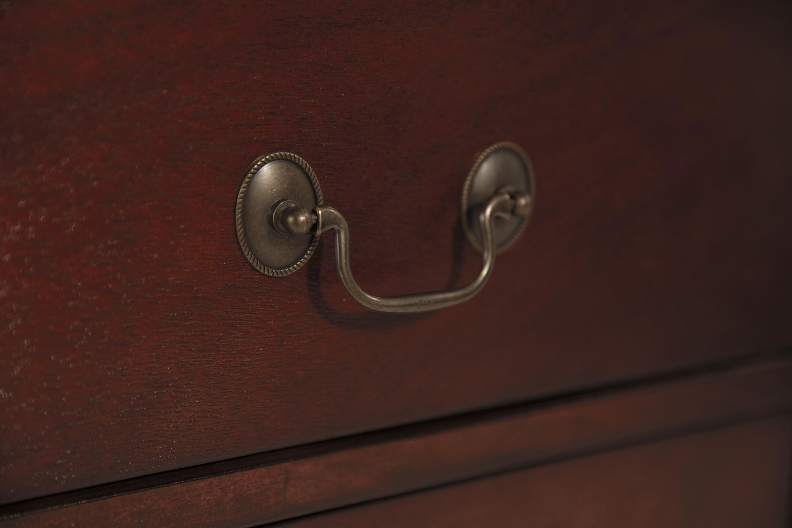 Alisdair Sleigh Bed, Dresser, Mirror, Chest and Nightstand - Reddish Brown (B376-SI) - Image 11