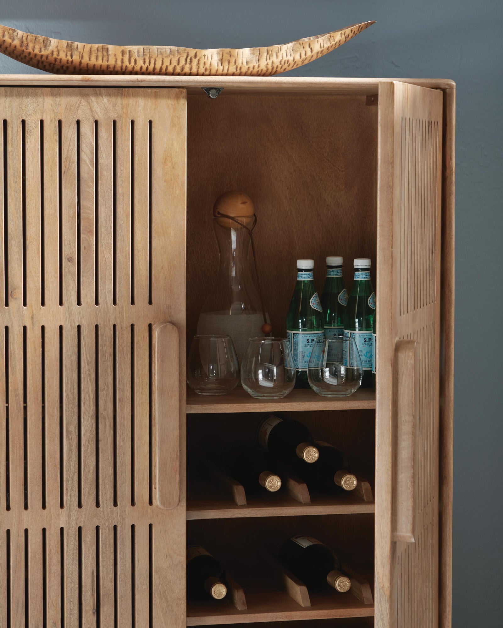 Pellamour Bar Cabinet (A4000698-SI) - Image 6