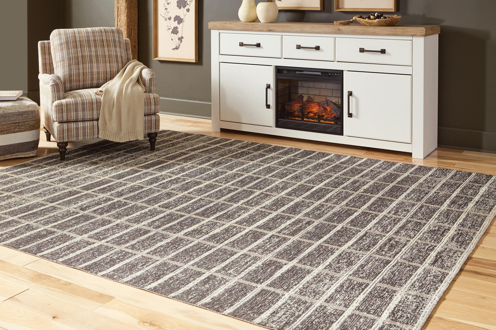Verbrook Large Rug (R40886-SI) - Image 2