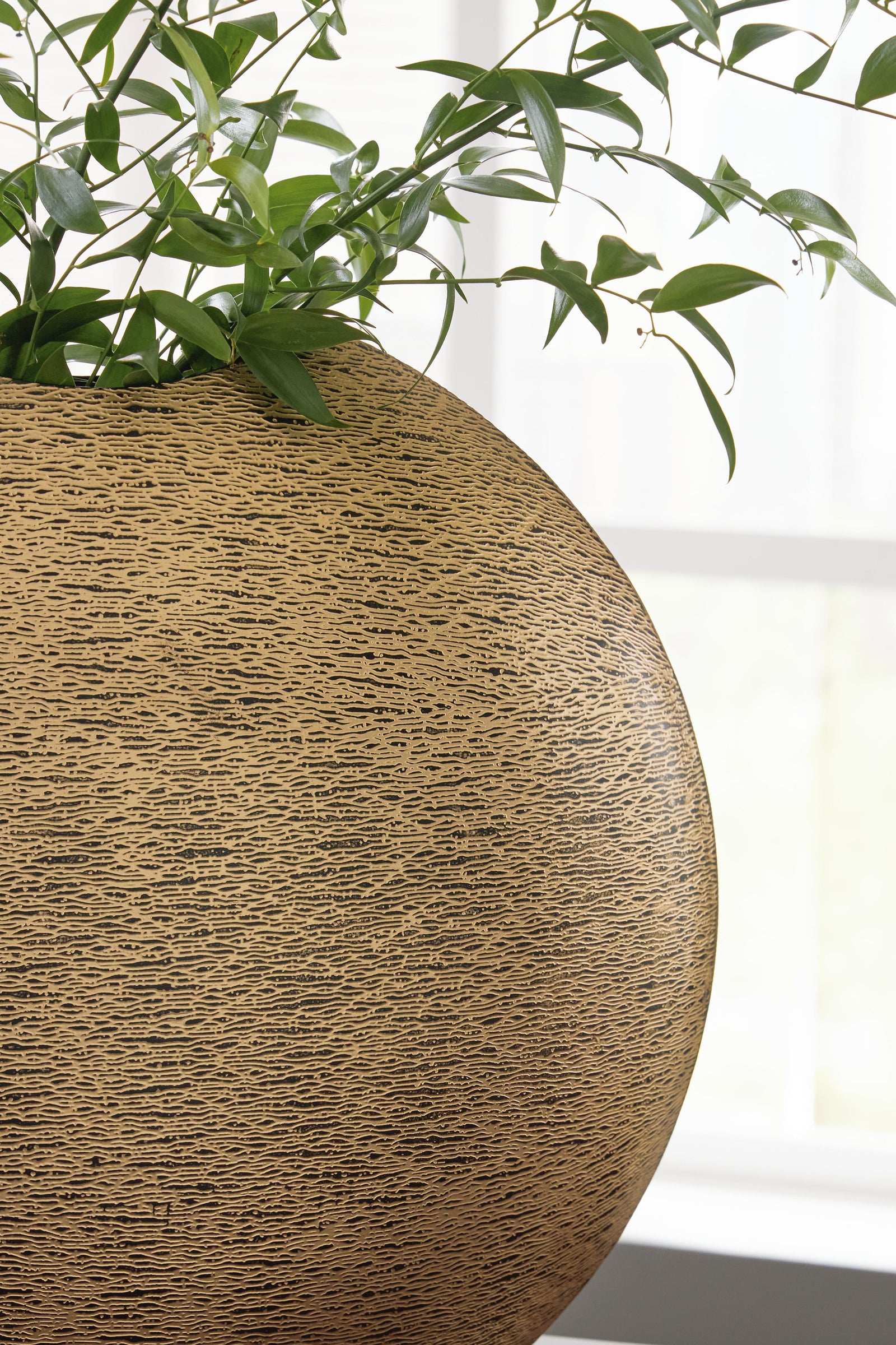 Iansboro Vase (A2000697-SI) - Image 4